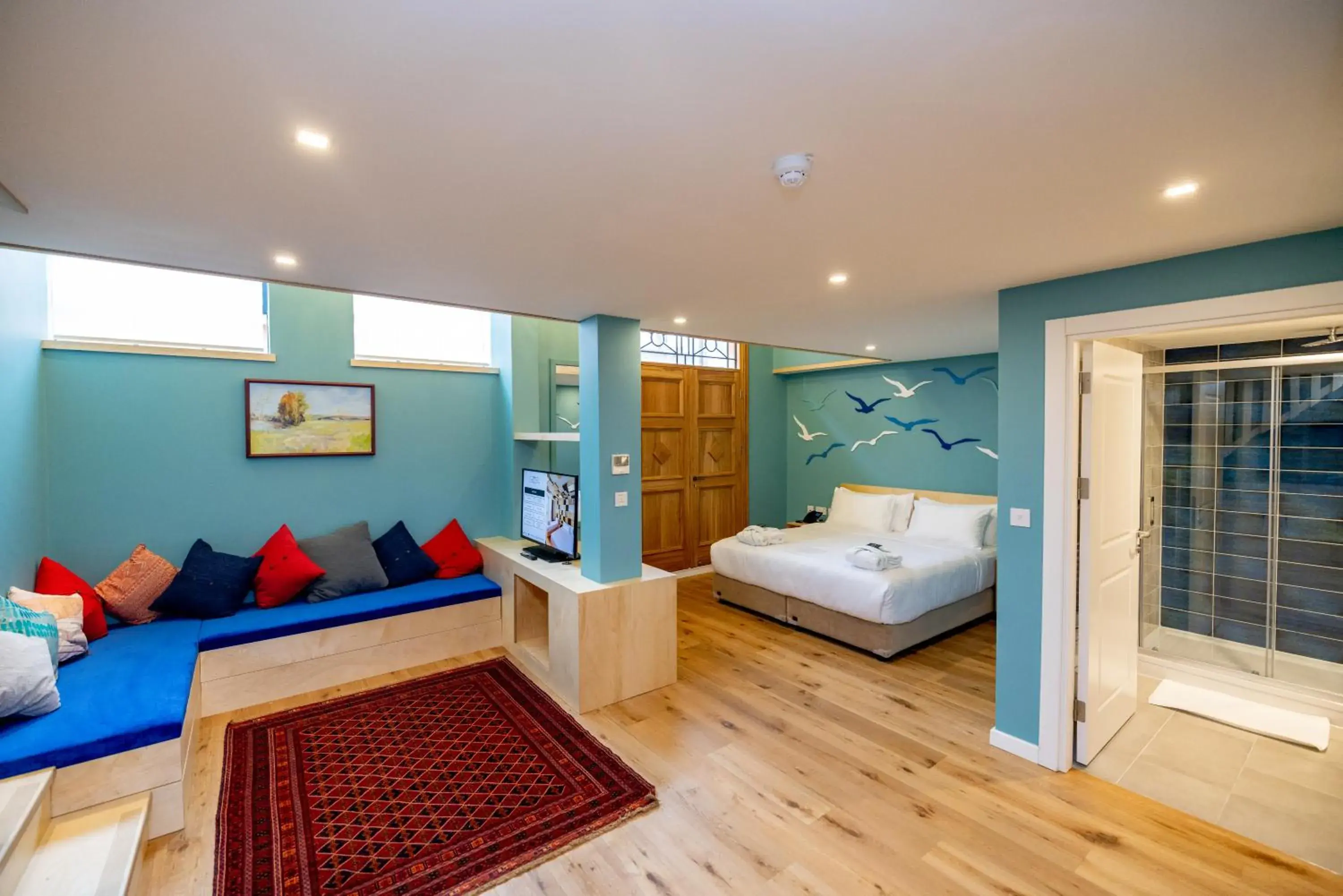 King Suite in Limehouse Library Hotel King Suite in Limehouse Library Hotel