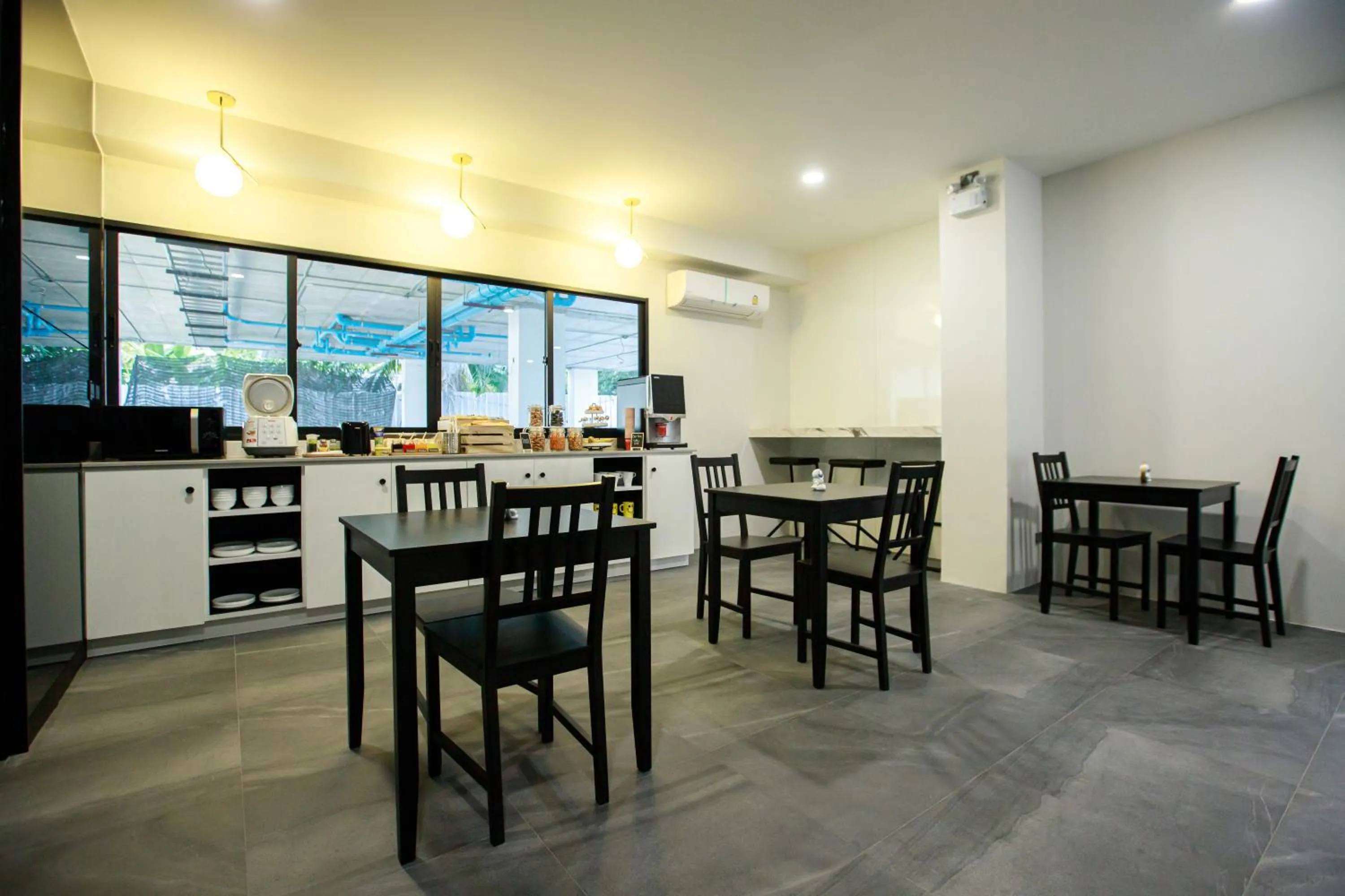 Restaurant/places to eat in SR Grand Hotel Chiangmai