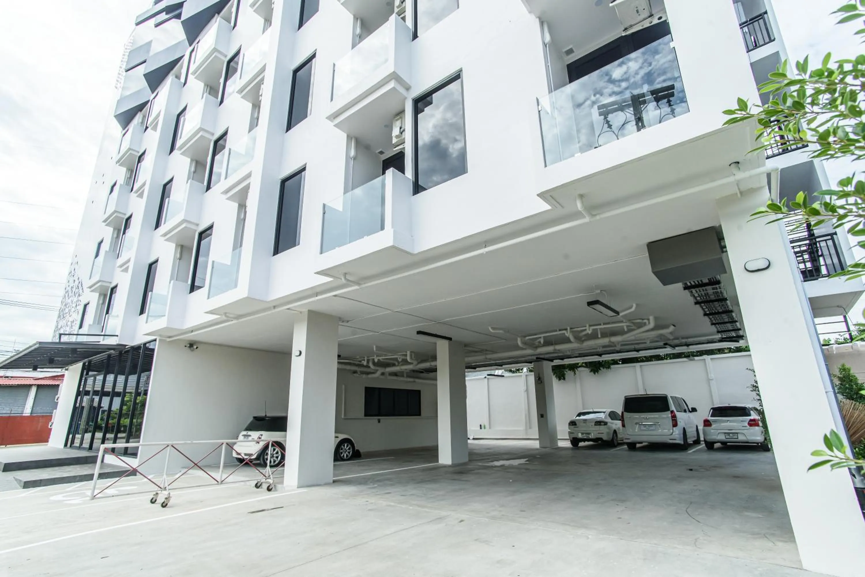 Parking in SR Grand Hotel Chiangmai