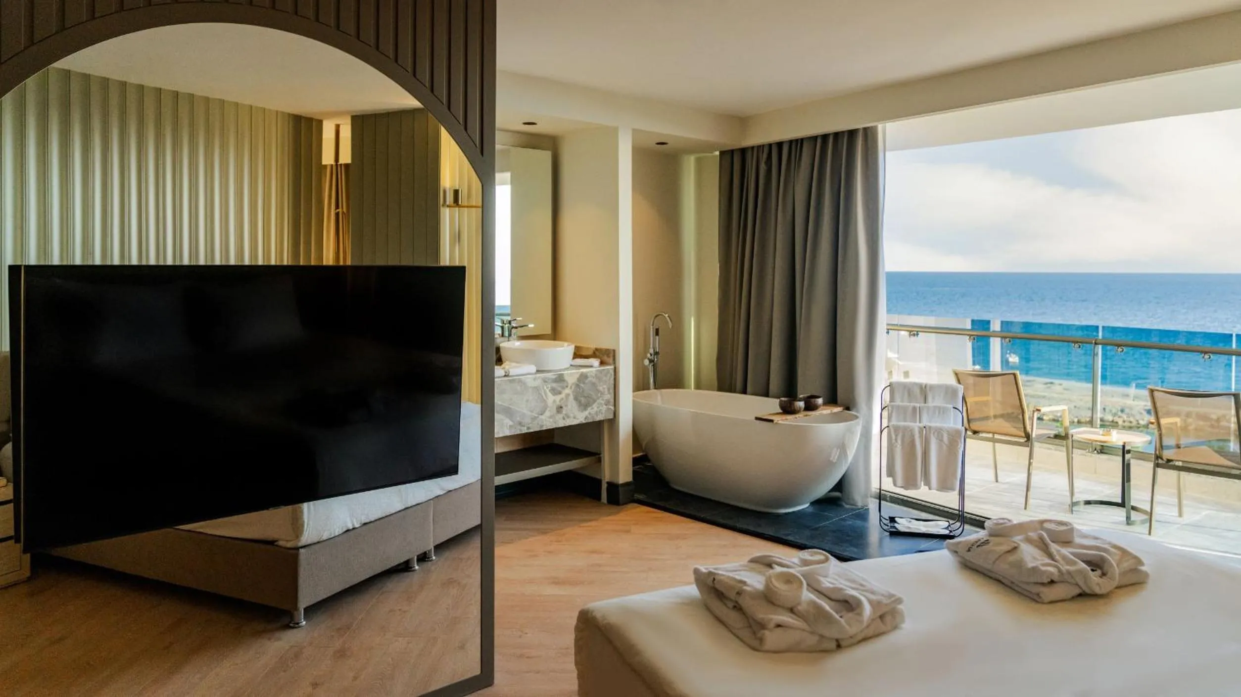 Sea view, Bed in Alarcha Hotels & Resort - All Inclusive