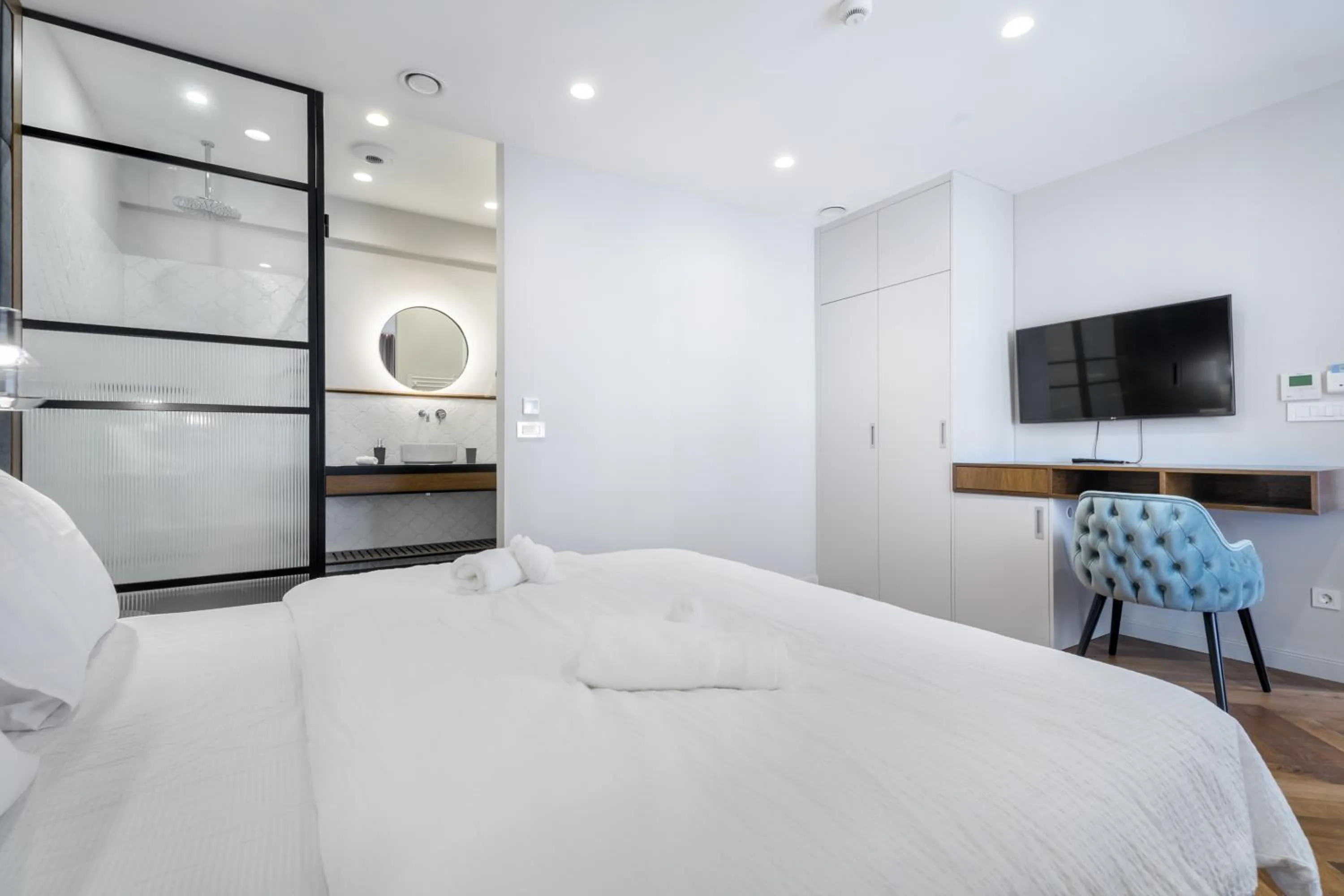 Photo of the whole room, Bed in Budapest Eye- Boutique Suites, by BQA