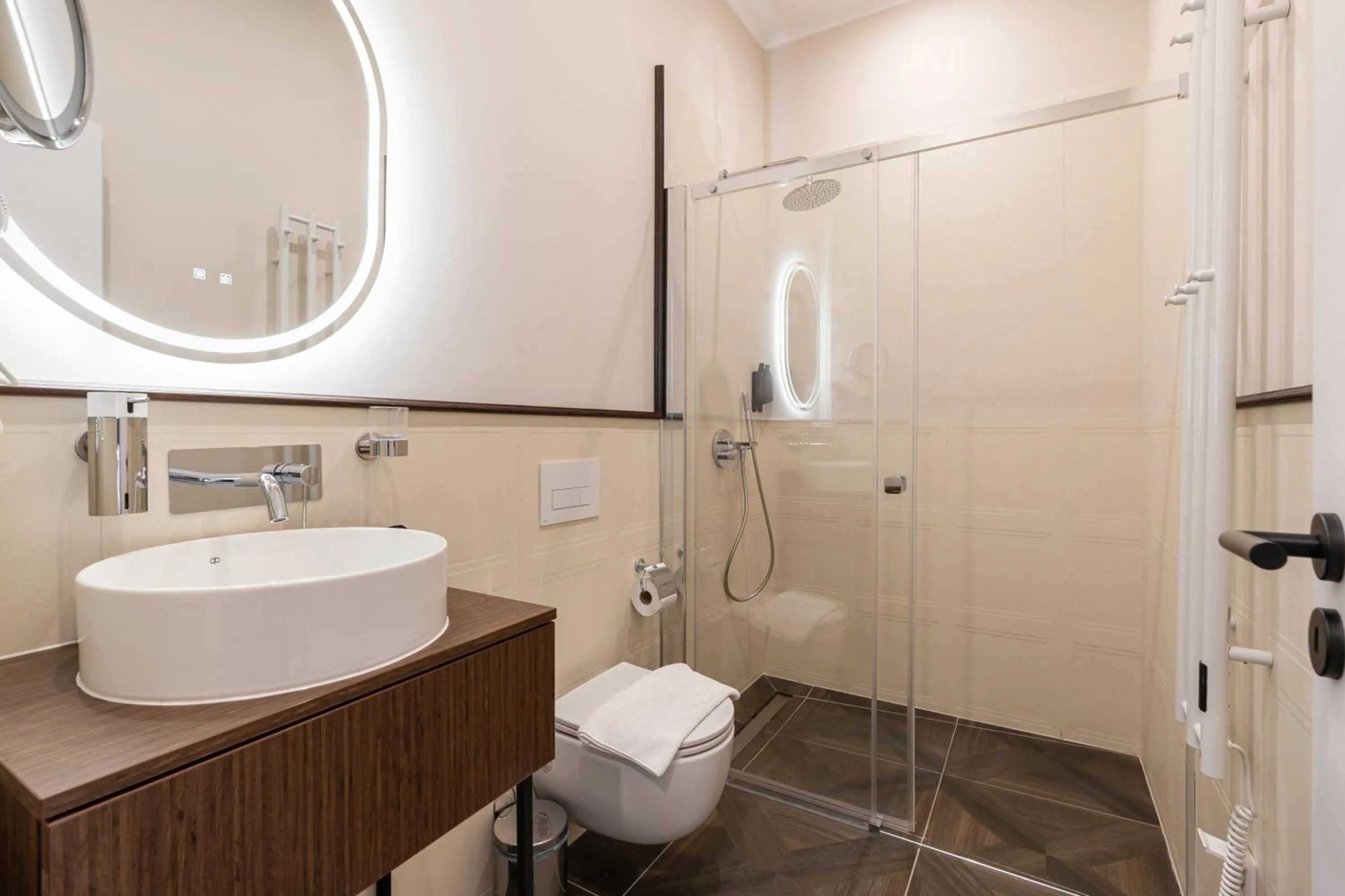 Budapest Eye- Boutique Suites, by BQA