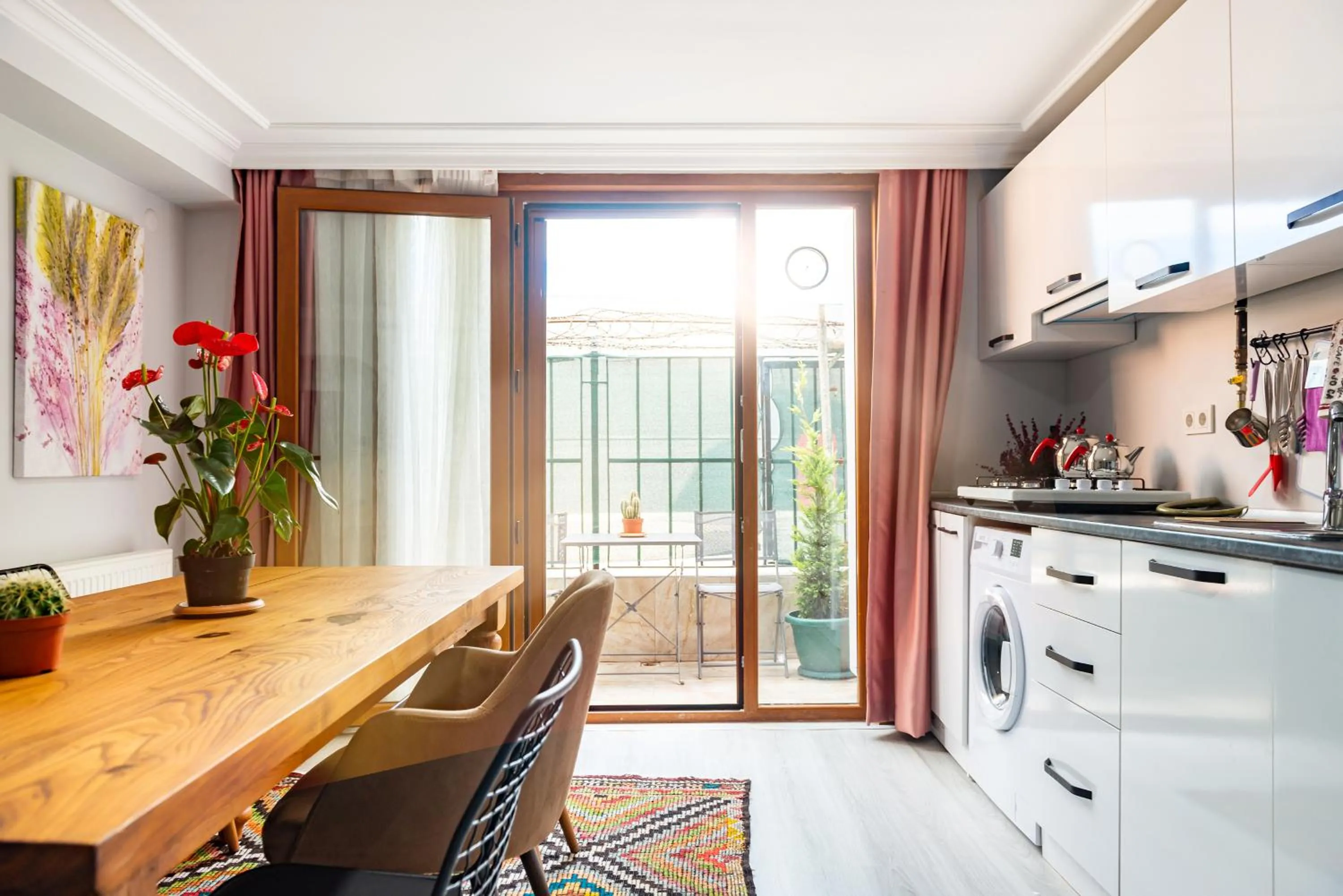 Kitchen or kitchenette in Dualis Hotel