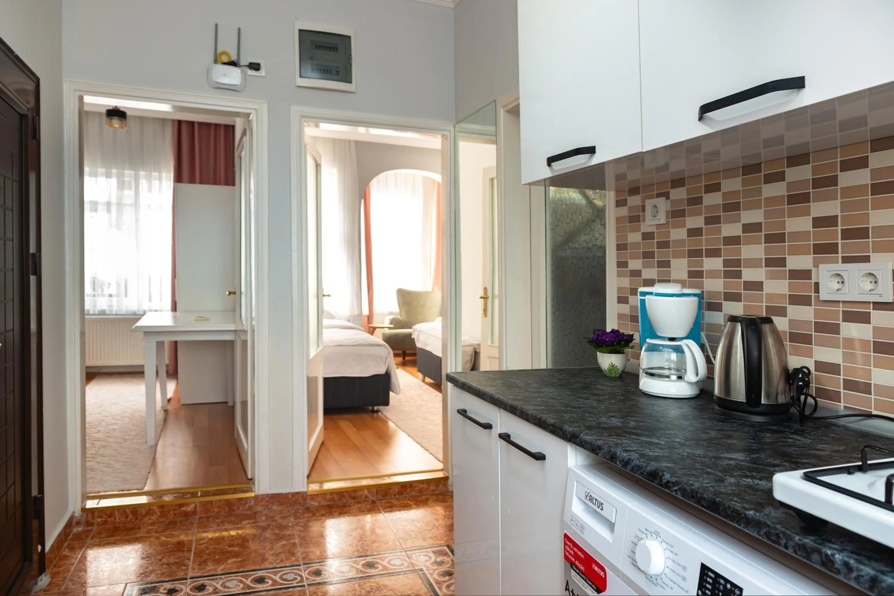 Coffee/tea facilities in Dualis Hotel