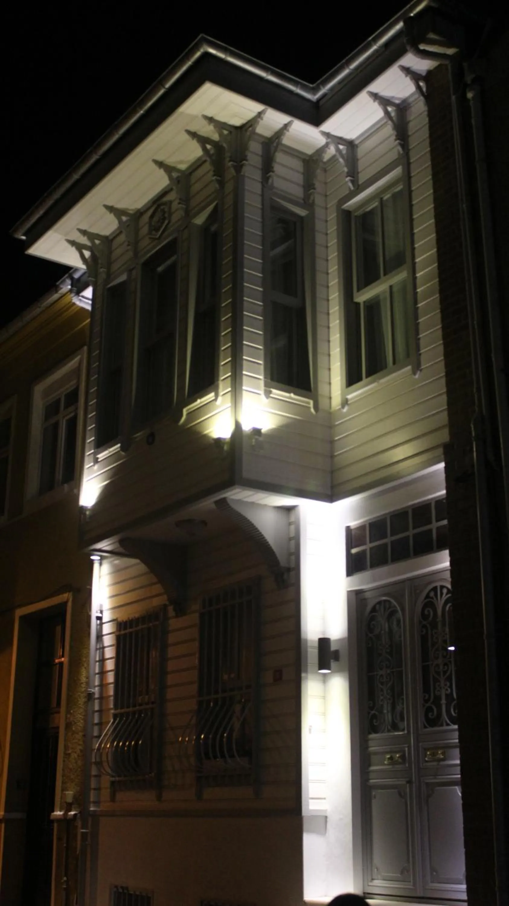 Facade/entrance in Dualis Hotel