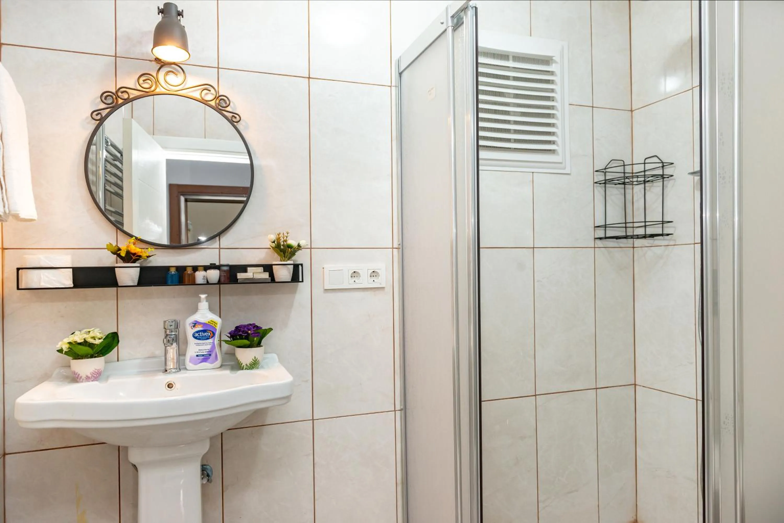 Bathroom in Dualis Hotel