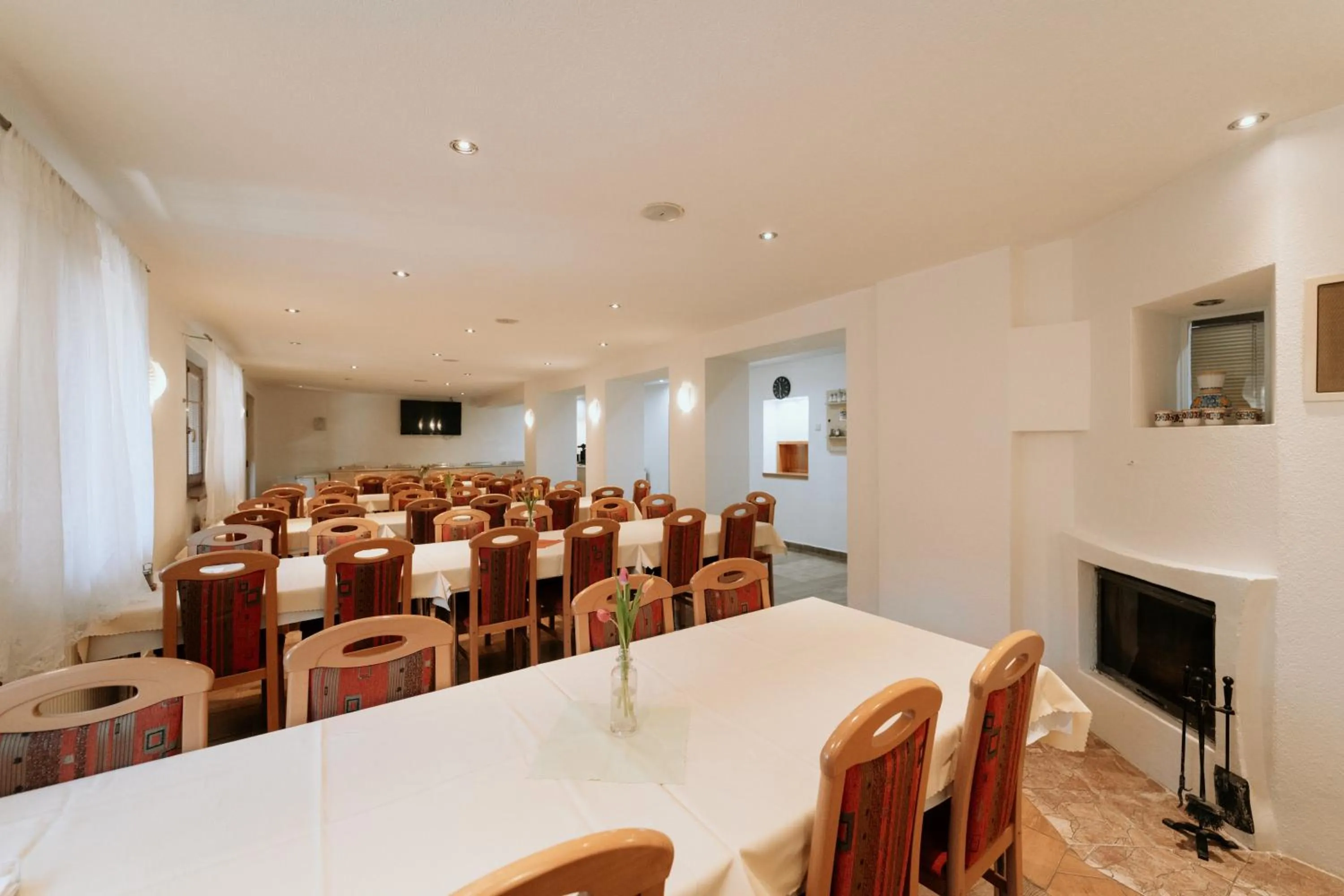 Communal lounge/ TV room in Horský hotel Bartoška