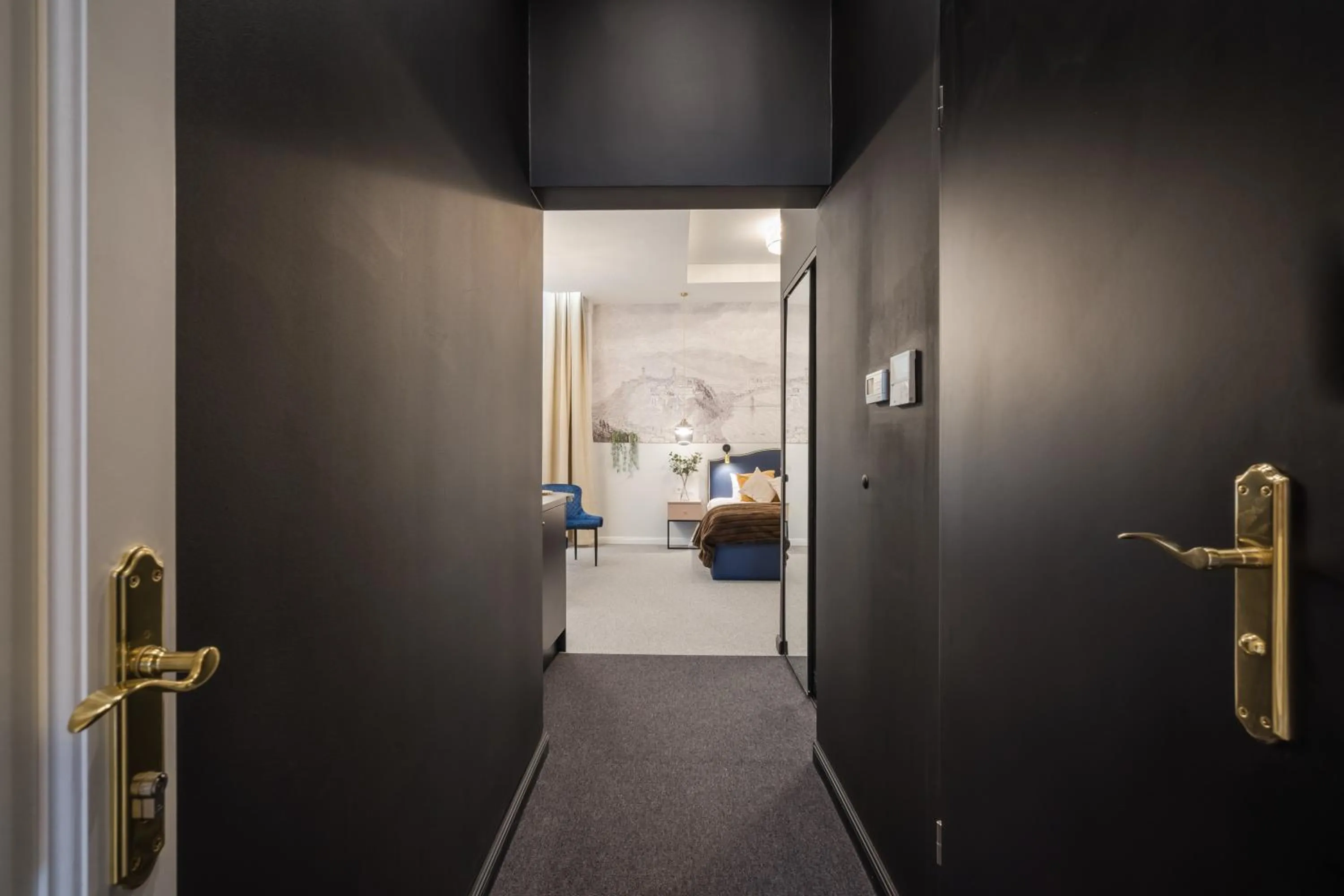 On site in Astoria Boutique Suites- Best Location by BQA