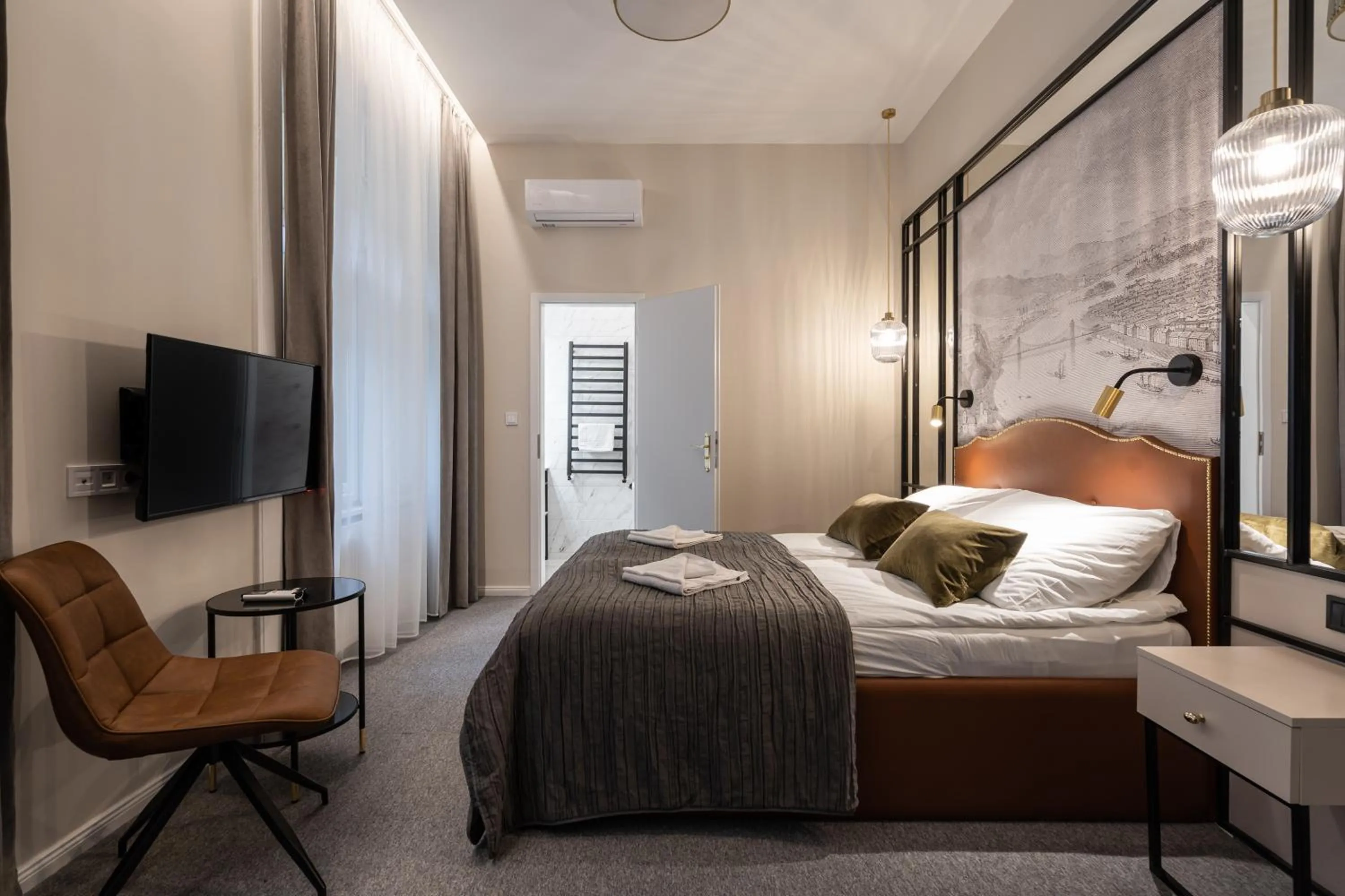 Bed in Astoria Boutique Suites- Best Location by BQA