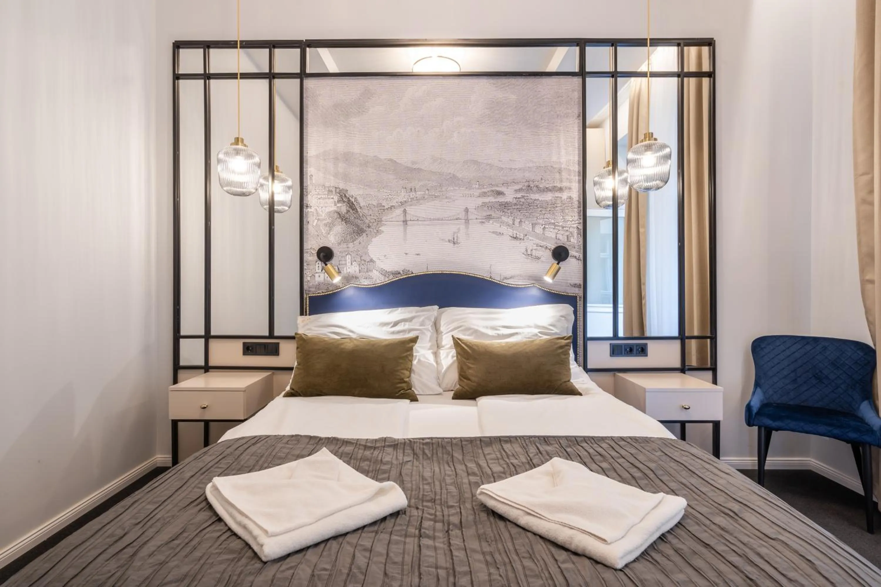 Bed in Astoria Boutique Suites- Best Location by BQA