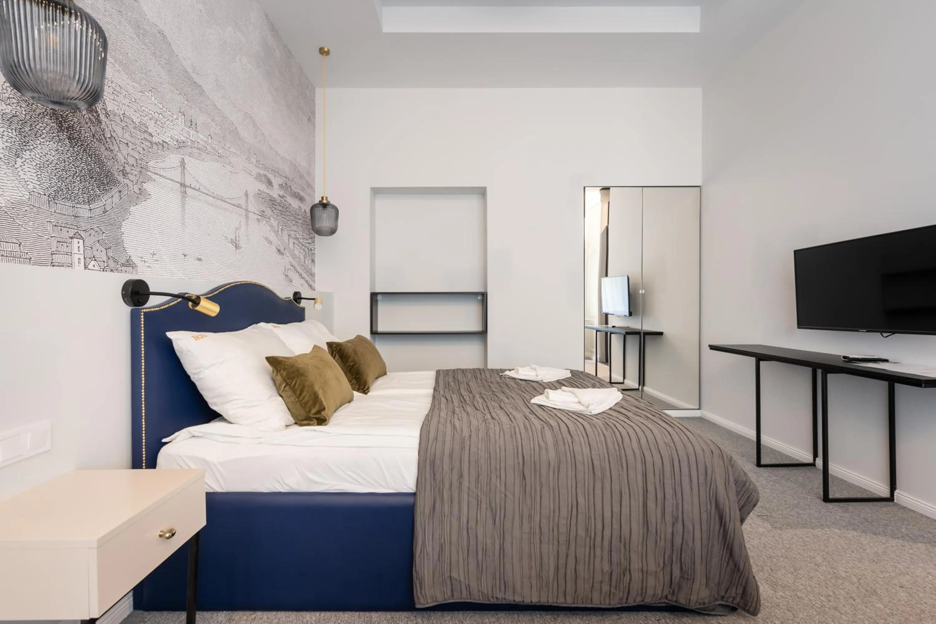 Bed in Astoria Boutique Suites- Best Location by BQA