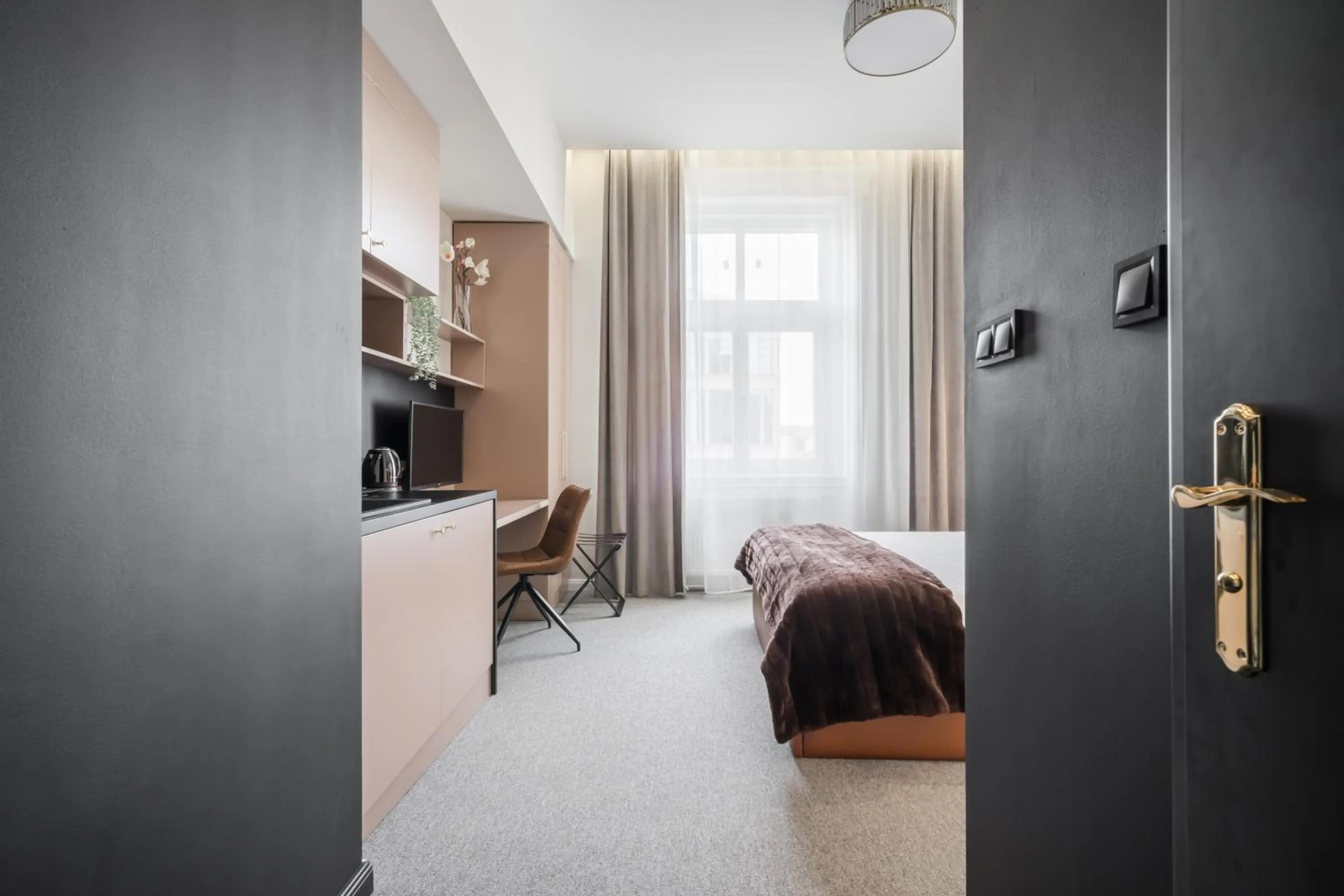 Bed in Astoria Boutique Suites- Best Location by BQA