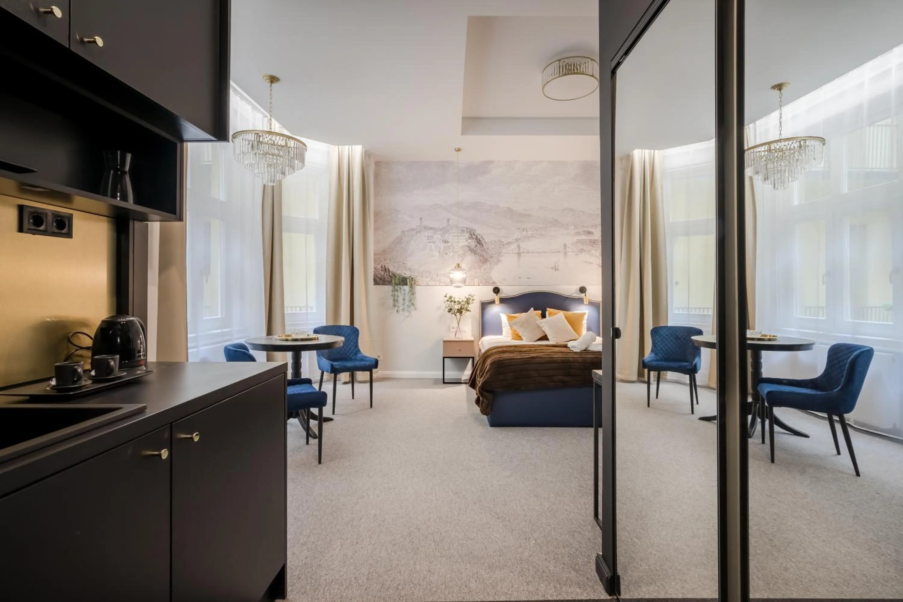 Bed in Astoria Boutique Suites- Best Location by BQA