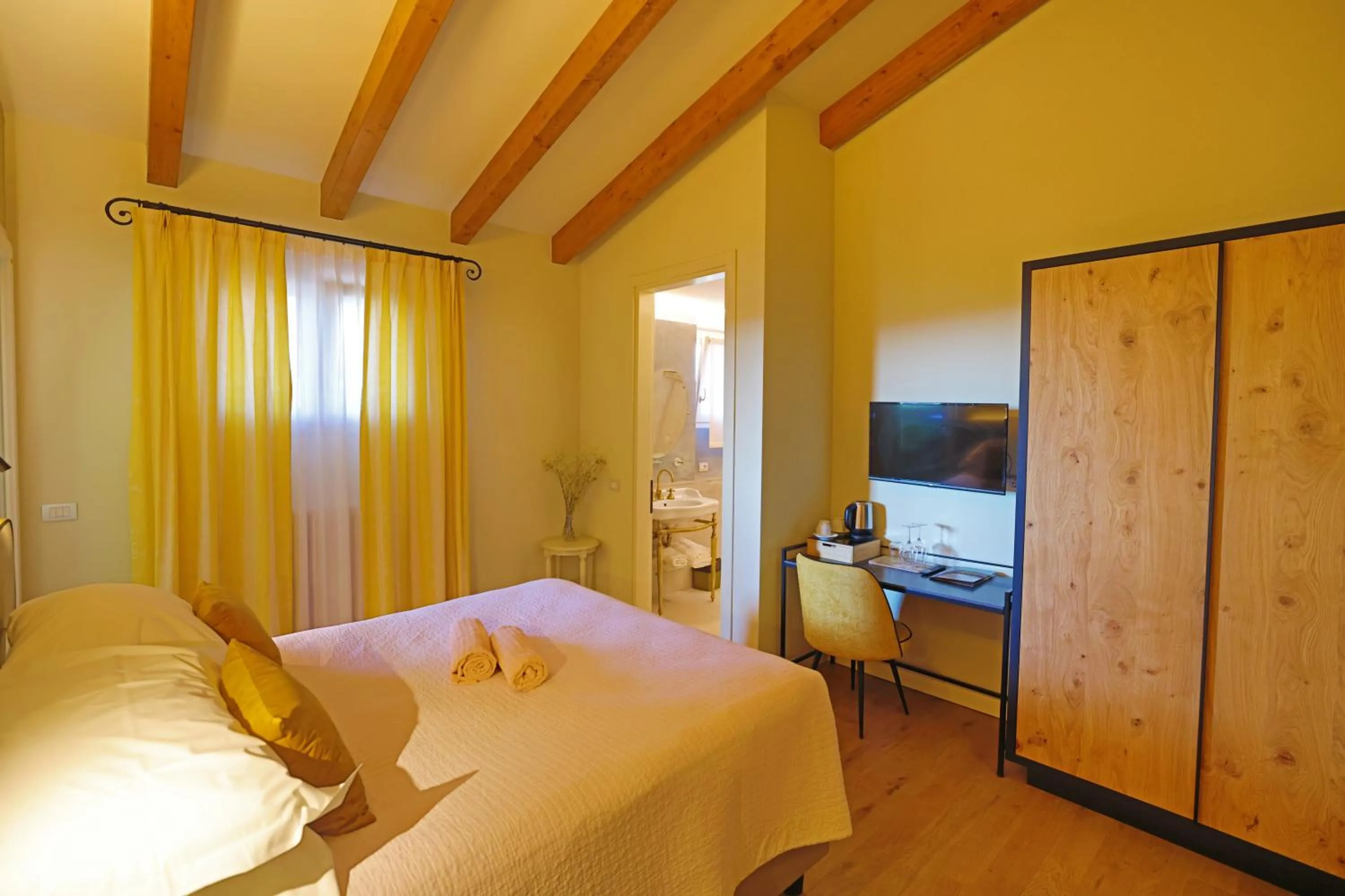 Bedroom, Bed in Agriturismo Acetaia Sereni