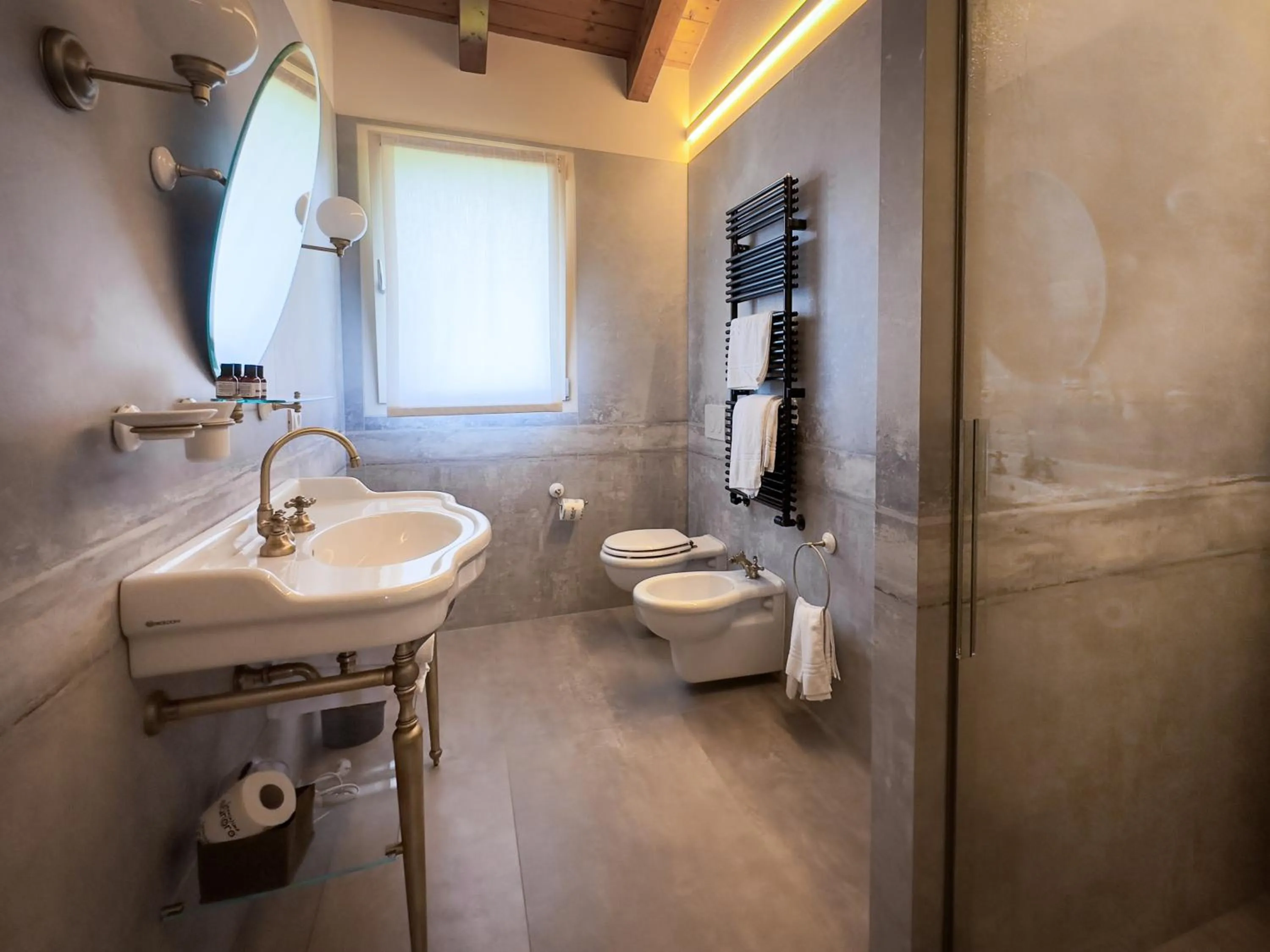 Toilet in Agriturismo Acetaia Sereni