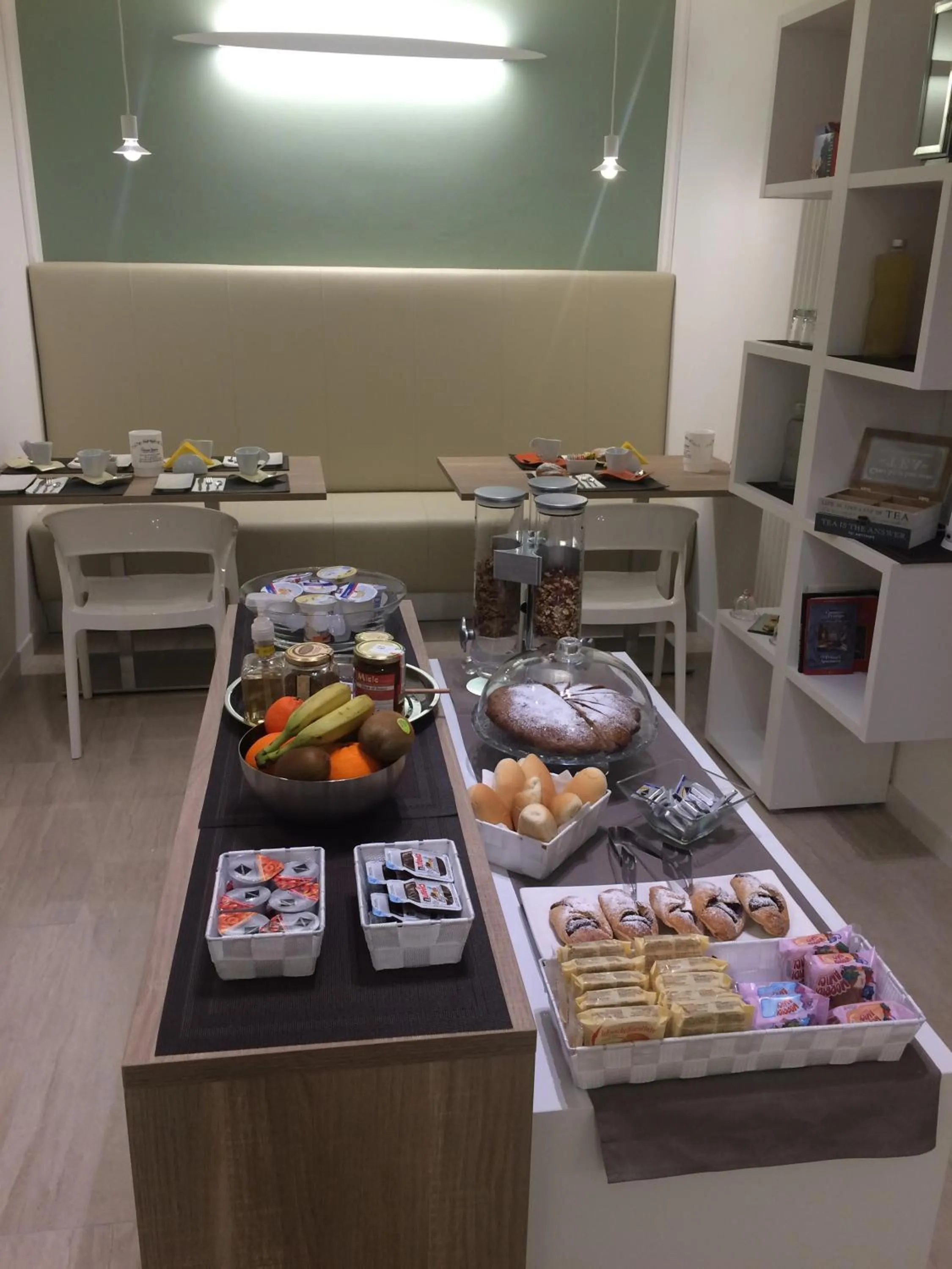 Area and facilities in Ferrara Rooms