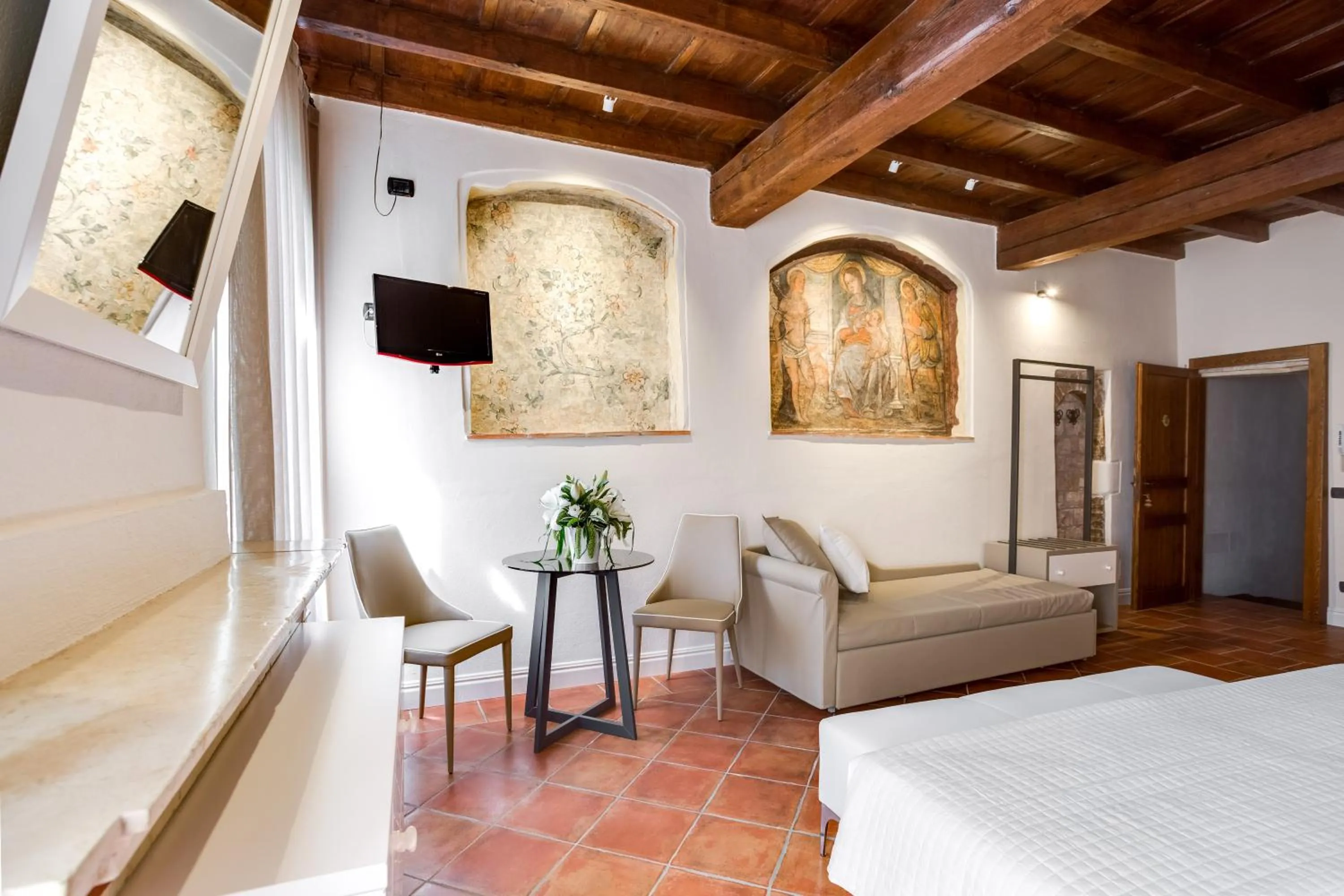 Decorative detail, Bed in Ferrara Rooms