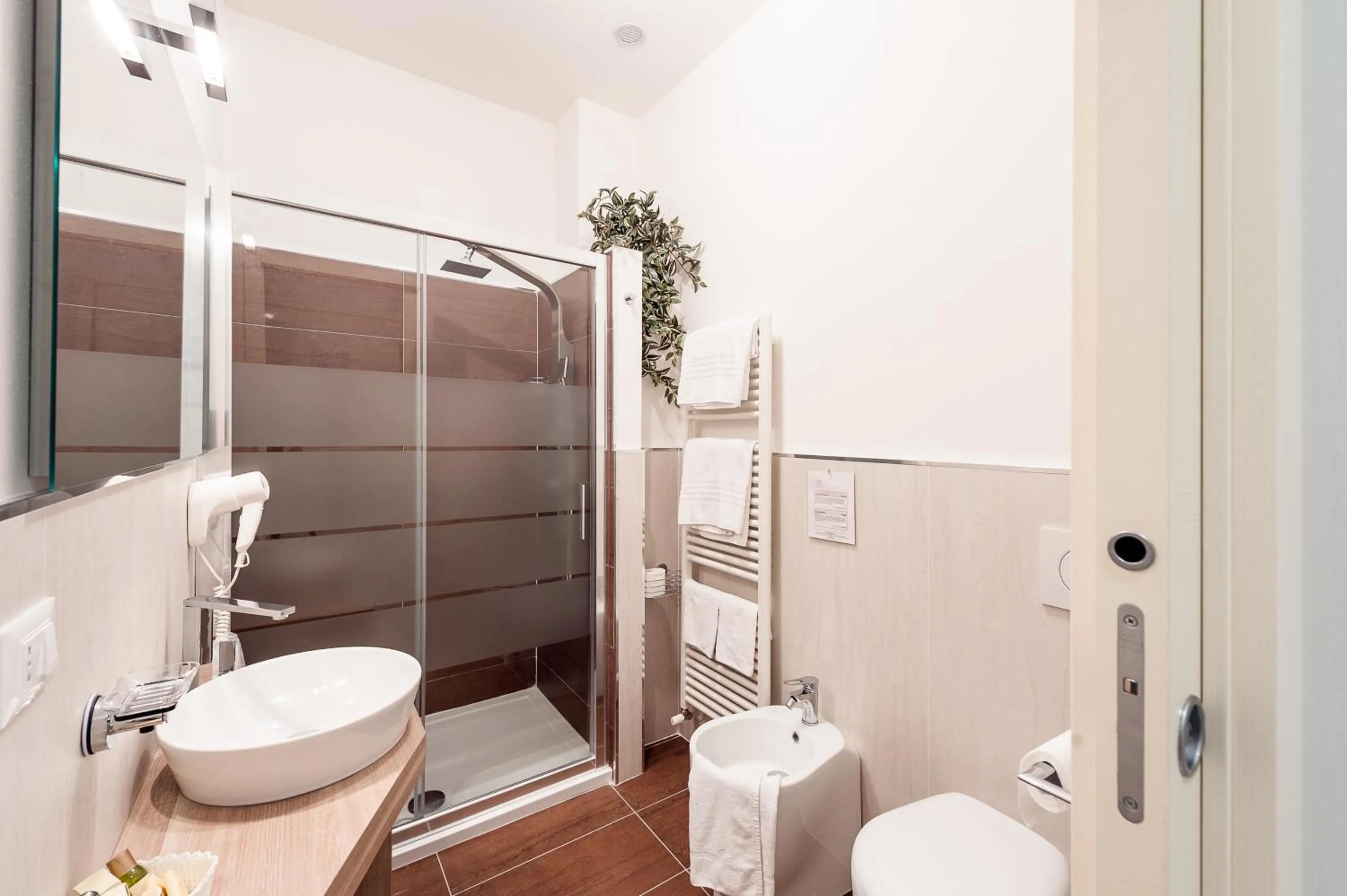 Bathroom in Ferrara Rooms