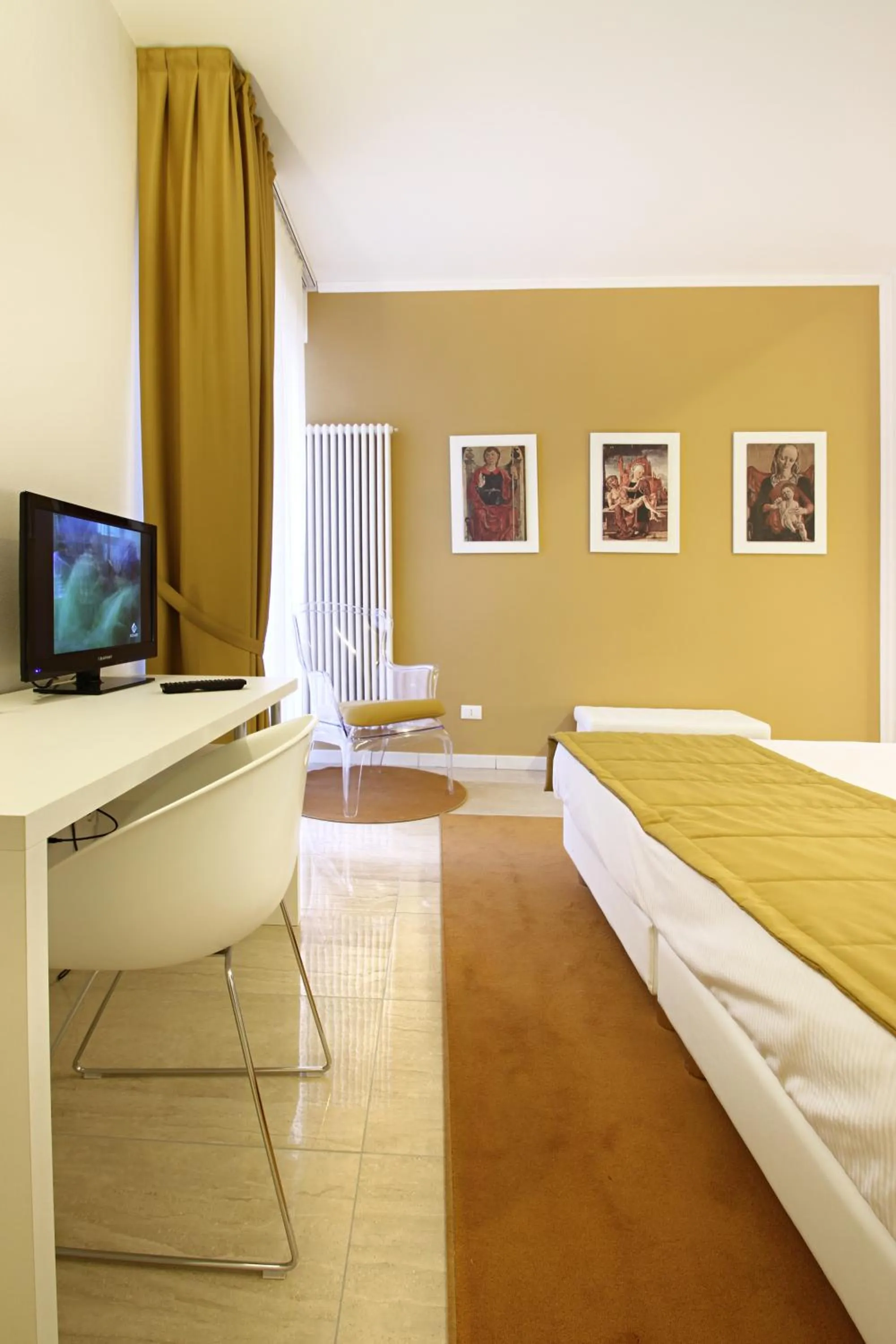 Bedroom, Bed in Ferrara Rooms