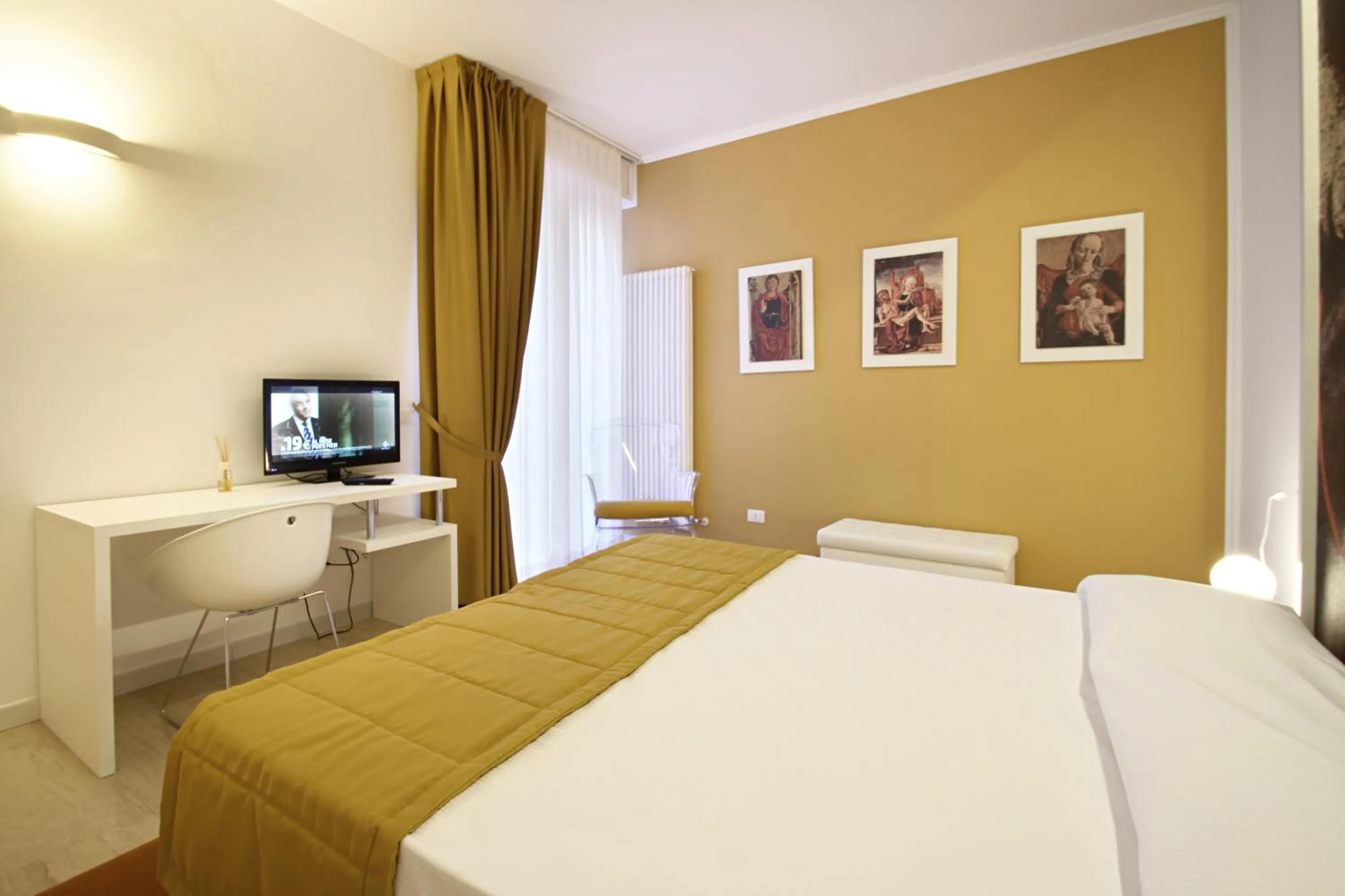 Bedroom, Bed in Ferrara Rooms