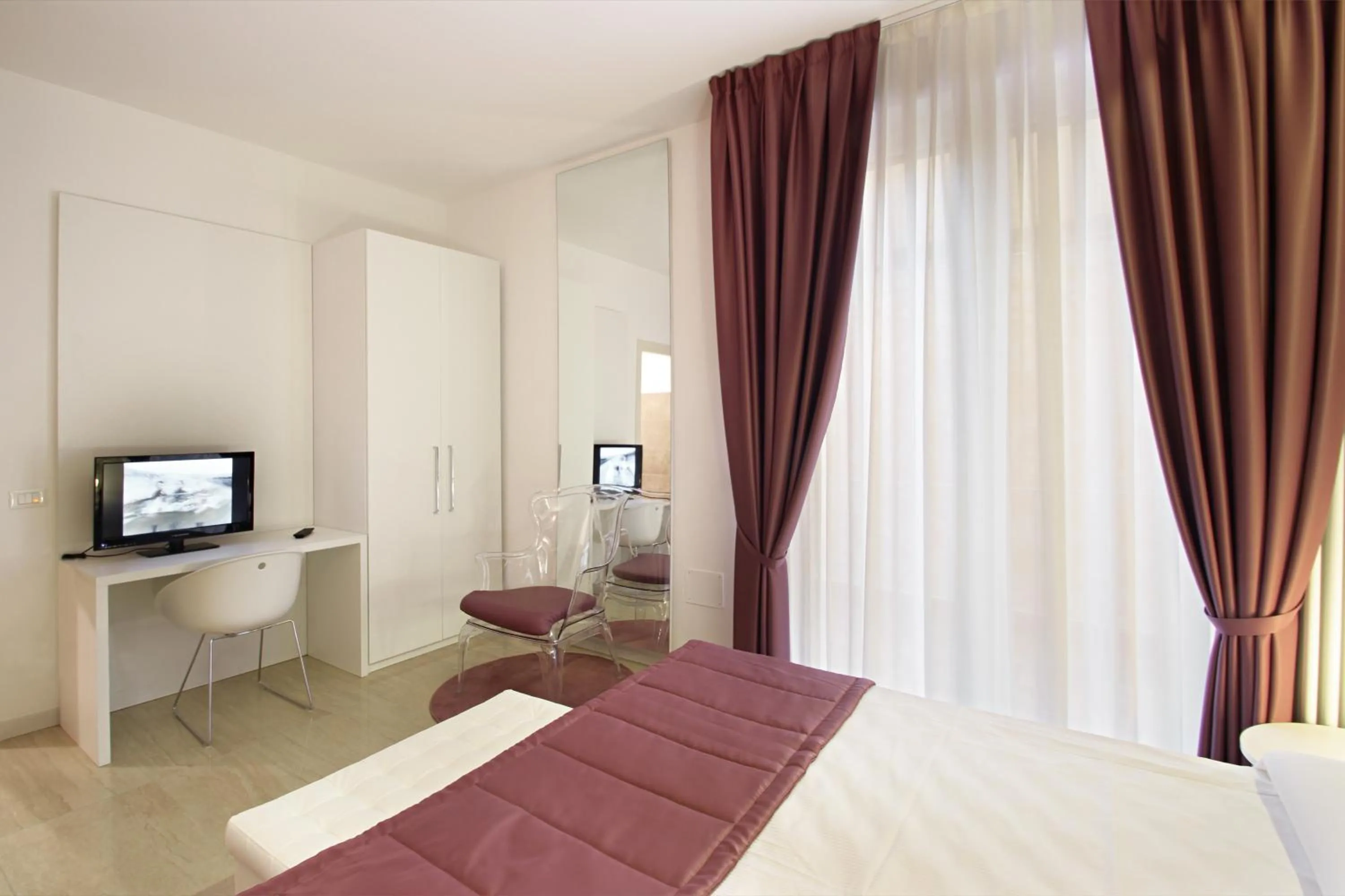 Photo of the whole room, Bed in Ferrara Rooms