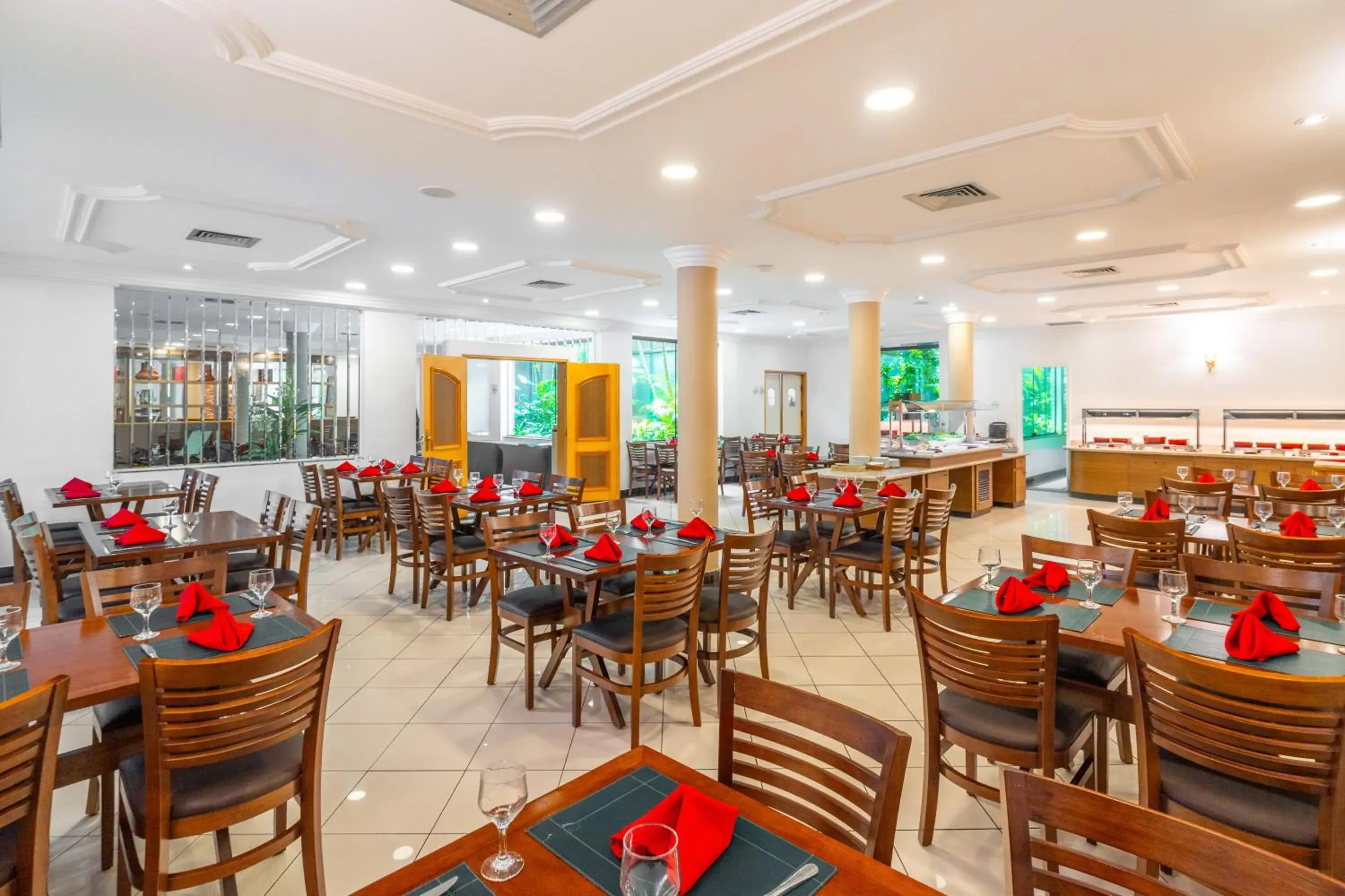 Restaurant/places to eat in Hotel Plaza Mayor Restaurant/places to eat in Hotel Plaza Mayor