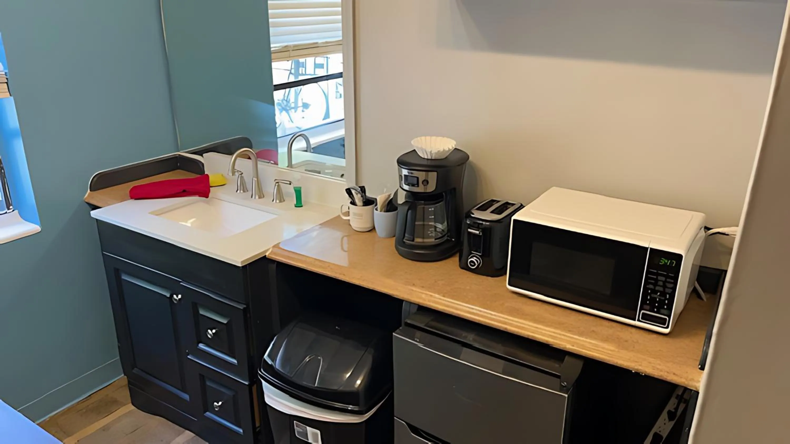 Kitchen or kitchenette in OCEANS 735 of DEERFIELD BEACH