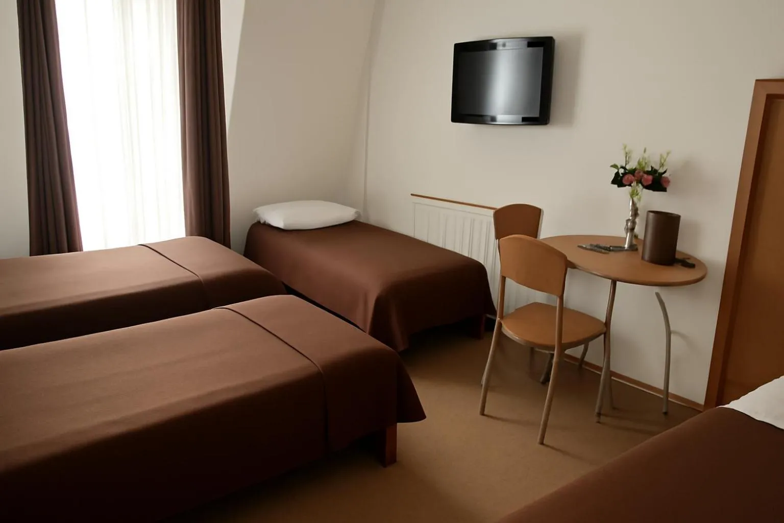 Quadruple Room with Private Bathroom in Hotel Topcider