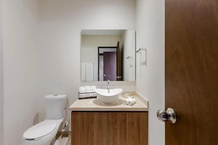 Toilet in San Francisco by Andiani Travel