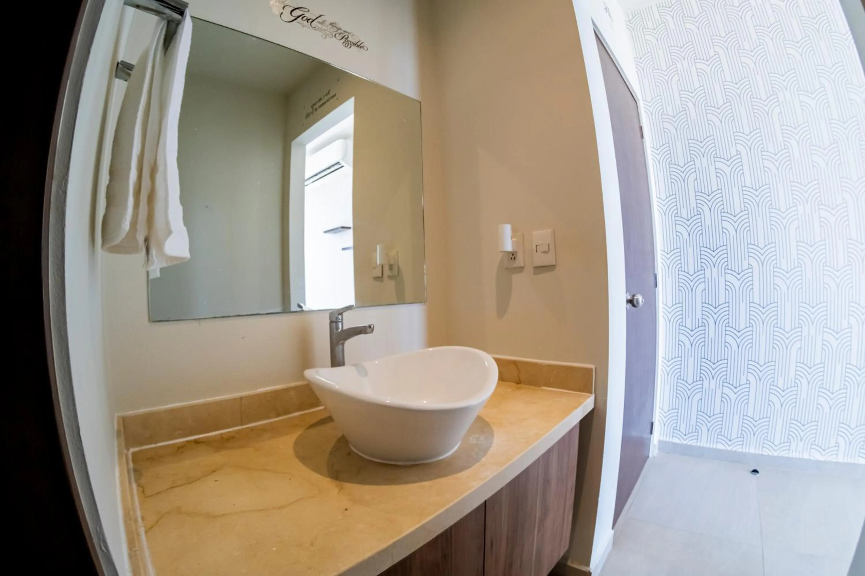 Bathroom in San Francisco by Andiani Travel