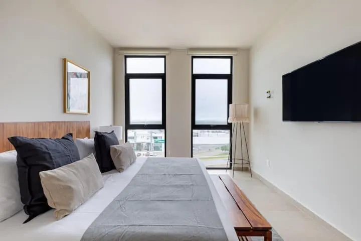 Bed in San Francisco by Andiani Travel