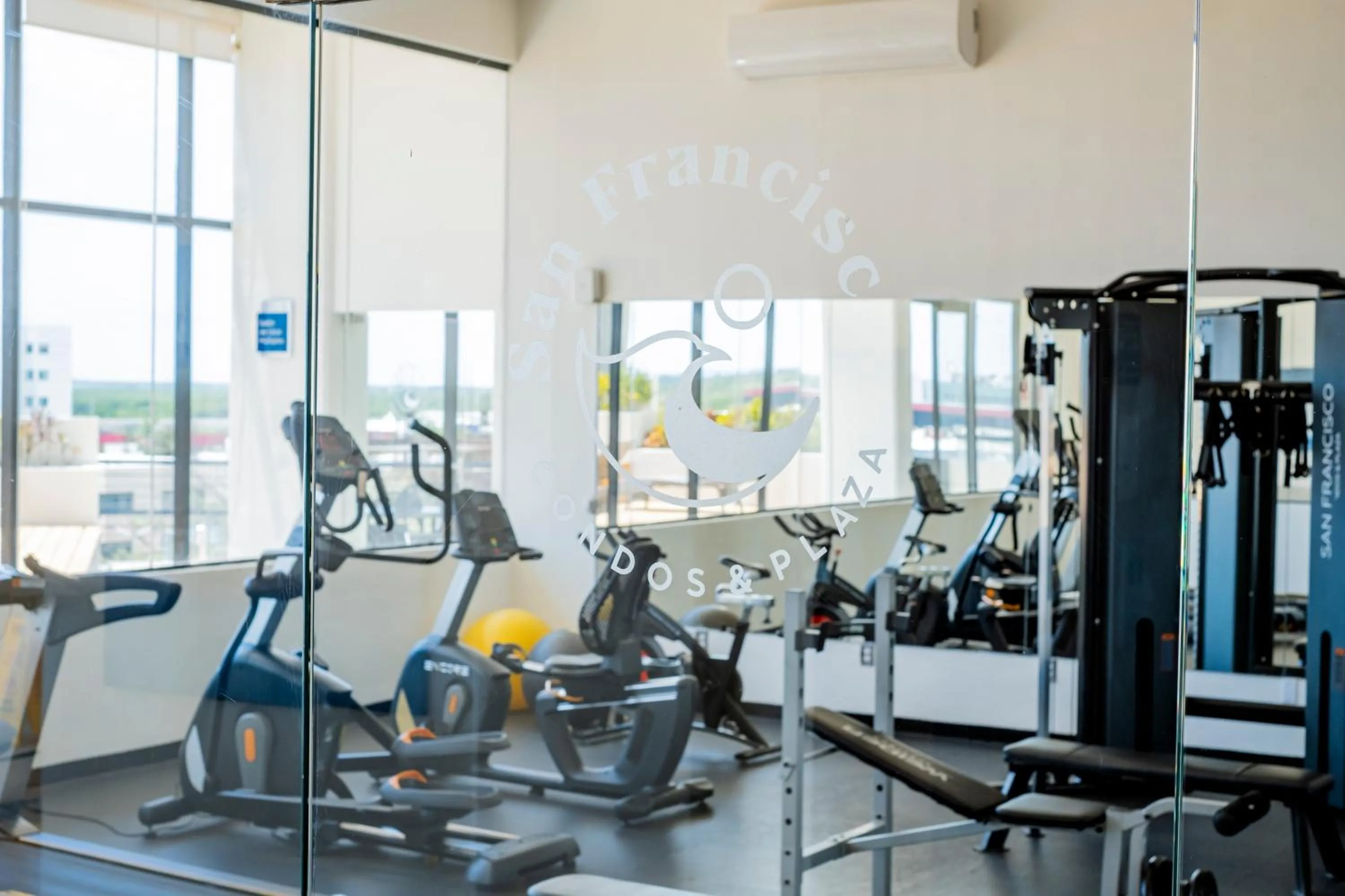Fitness centre/facilities in San Francisco by Andiani Travel