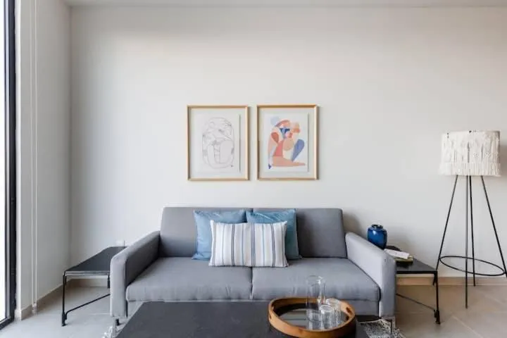 Living room in San Francisco by Andiani Travel