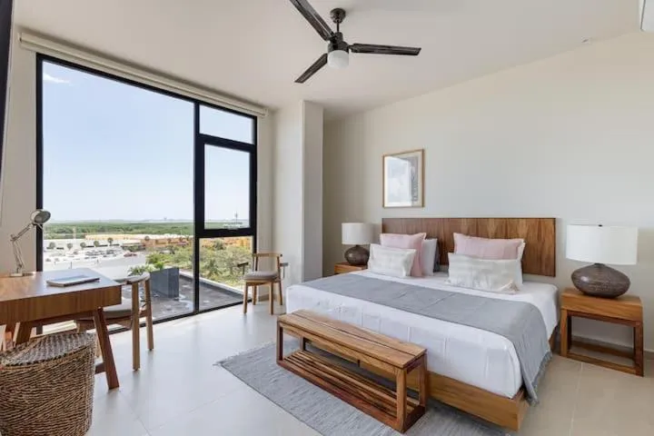 Bed in San Francisco by Andiani Travel