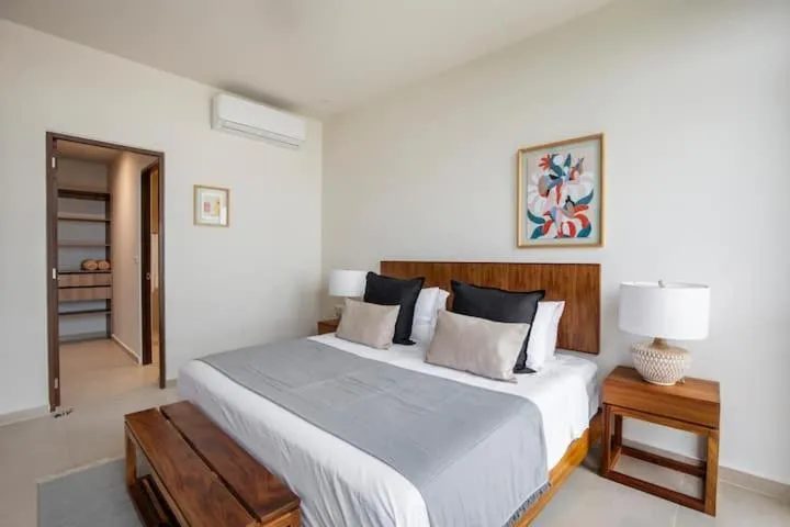 Bed in San Francisco by Andiani Travel