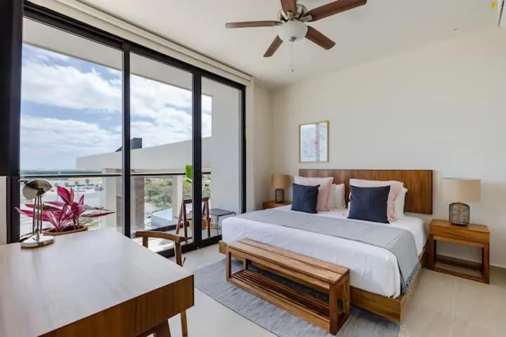 Bed in San Francisco by Andiani Travel