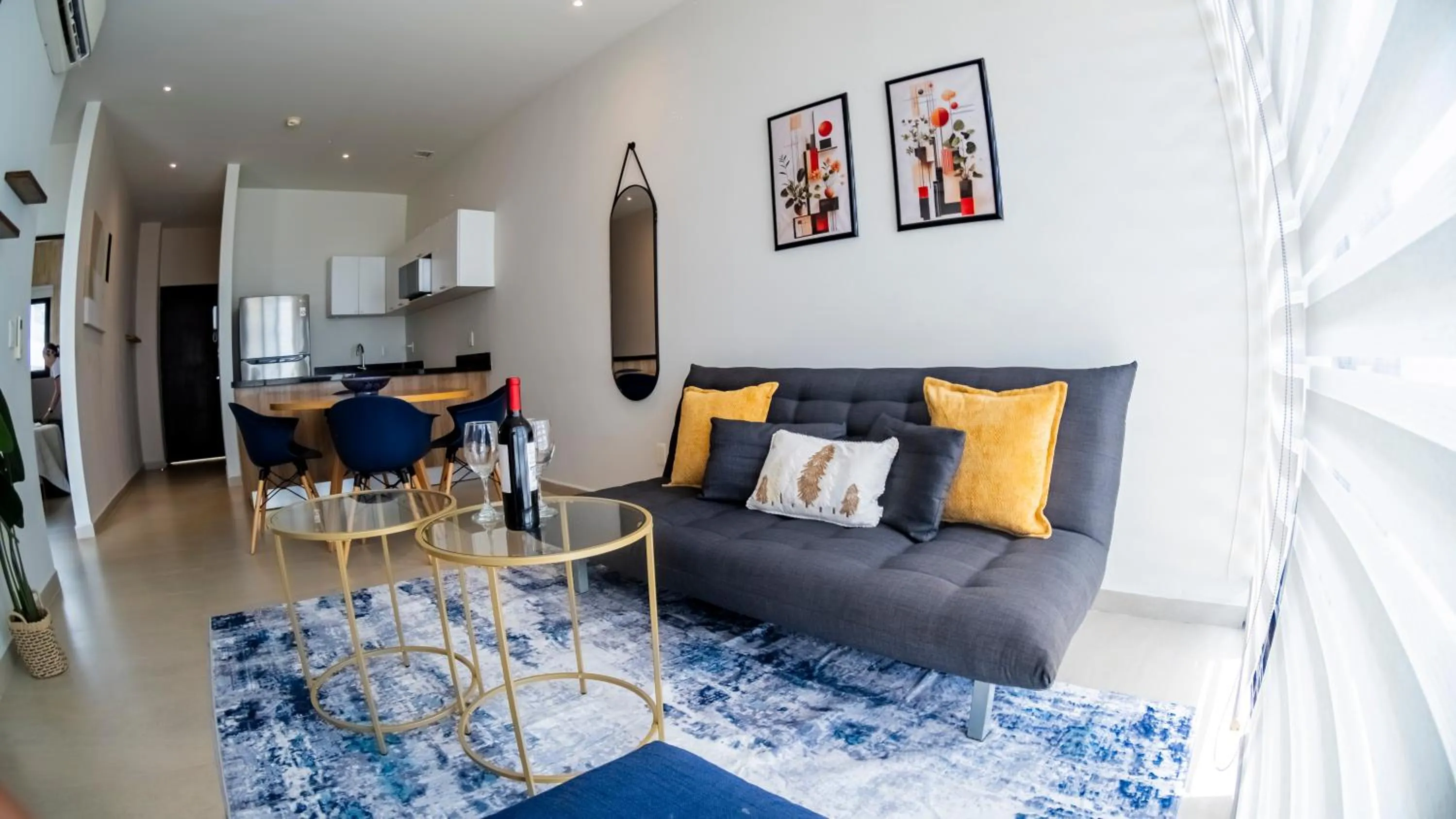 Living room in San Francisco by Andiani Travel