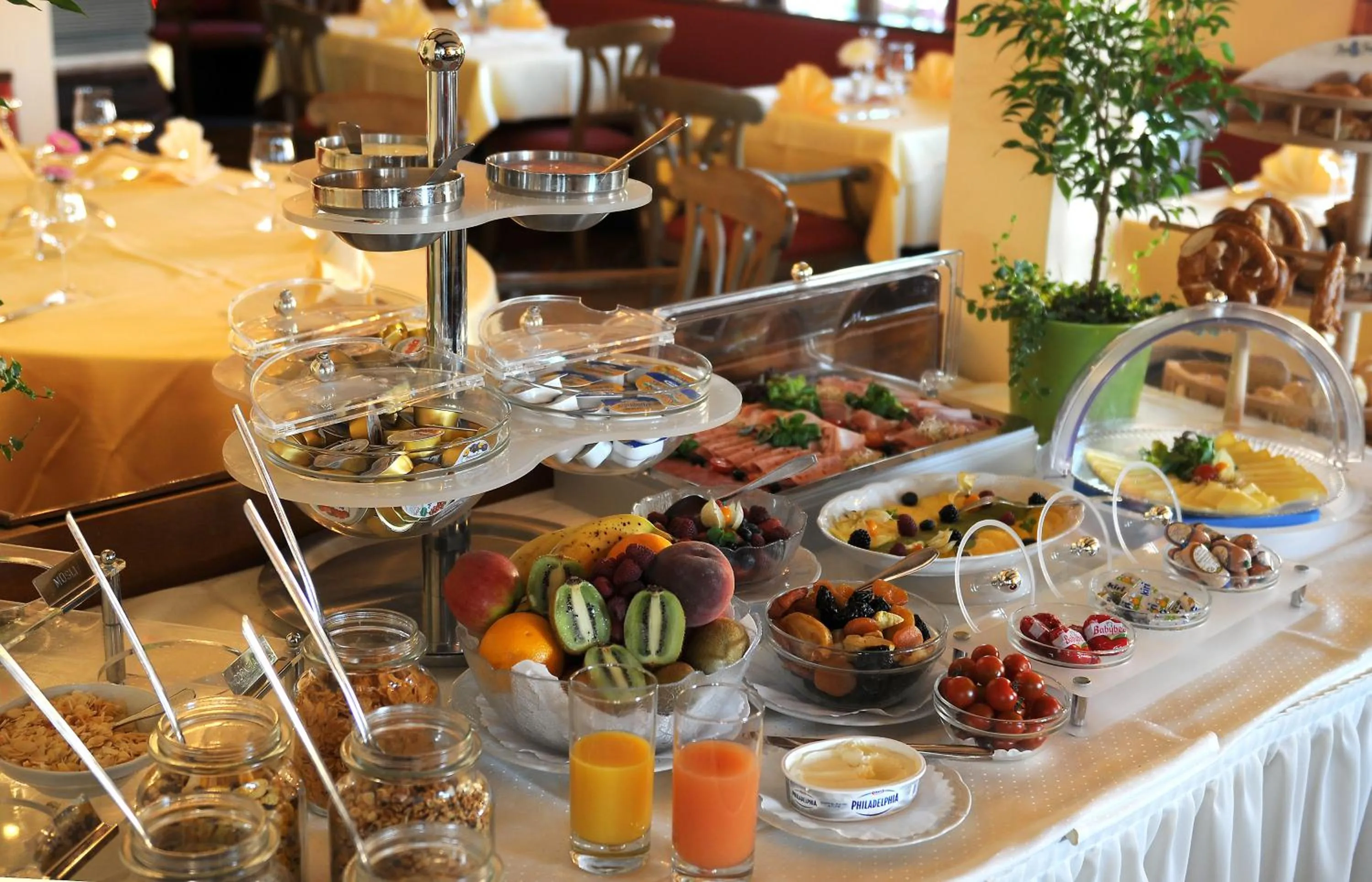 Continental breakfast in Hotel Brielhof