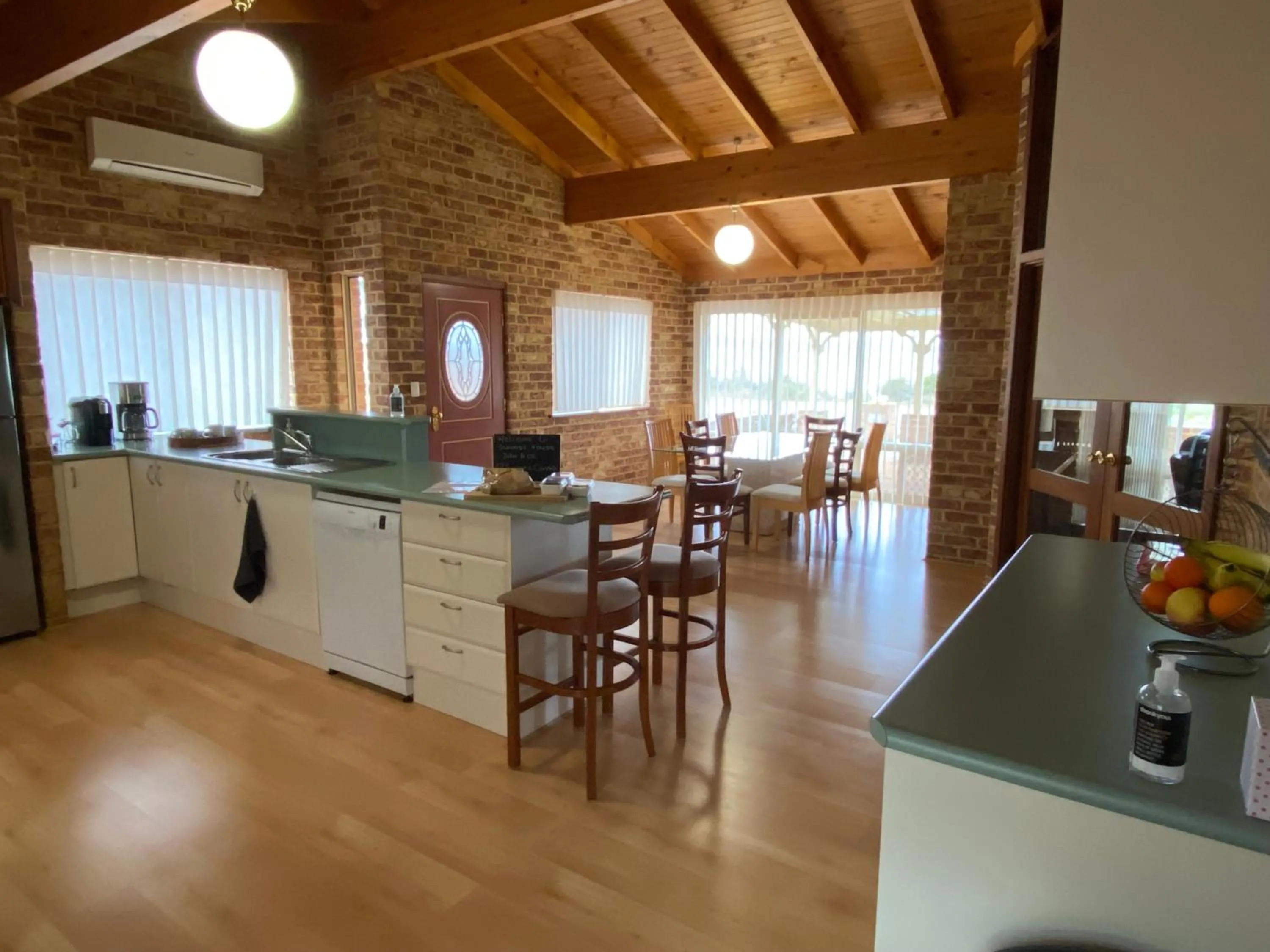 Kitchen or kitchenette in Sunrise House
