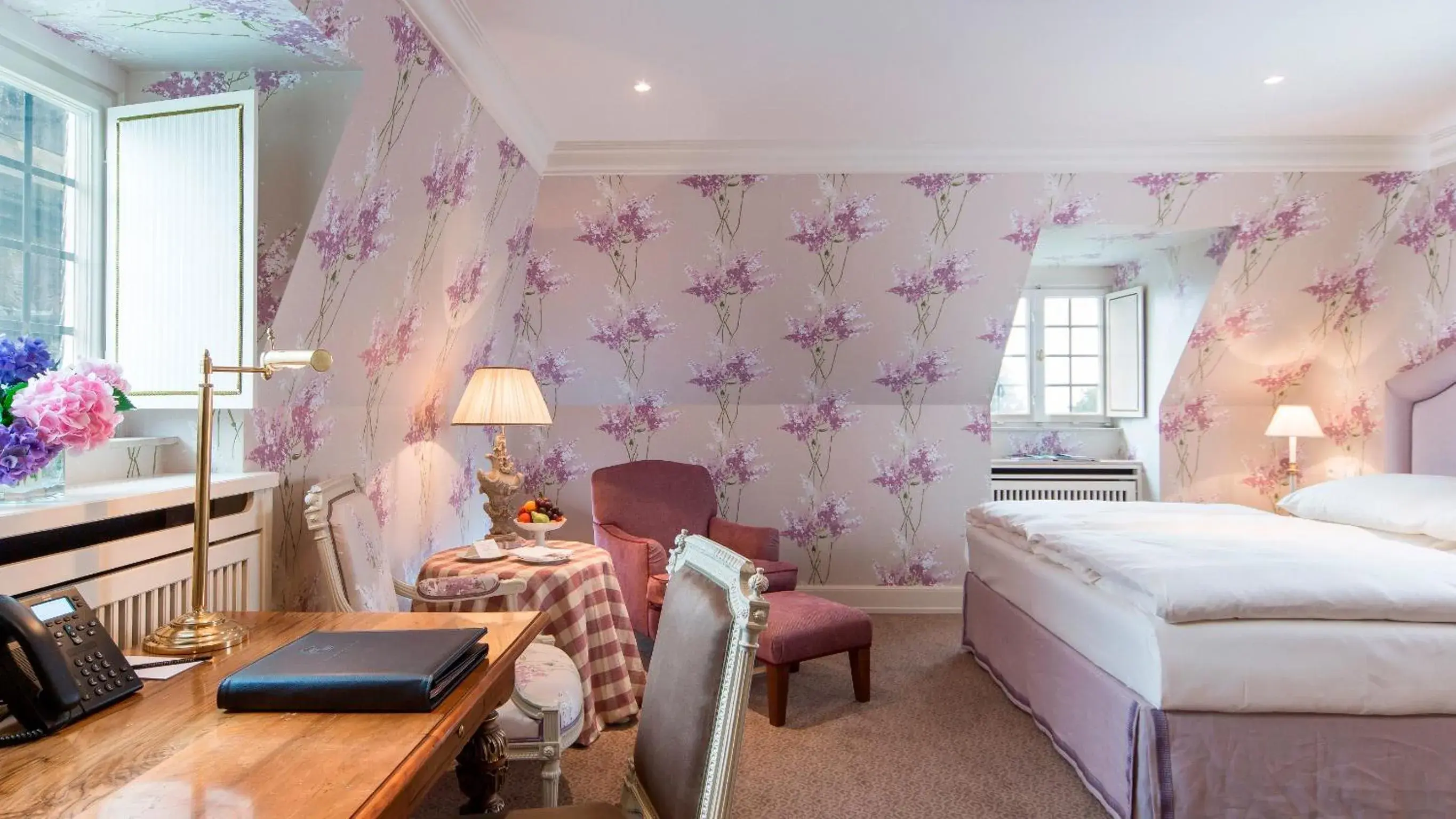 Bedroom, Bed in Schlosshotel Kronberg - Hotel Frankfurt Bedroom, Bed in Schlosshotel Kronberg - Hotel Frankfurt