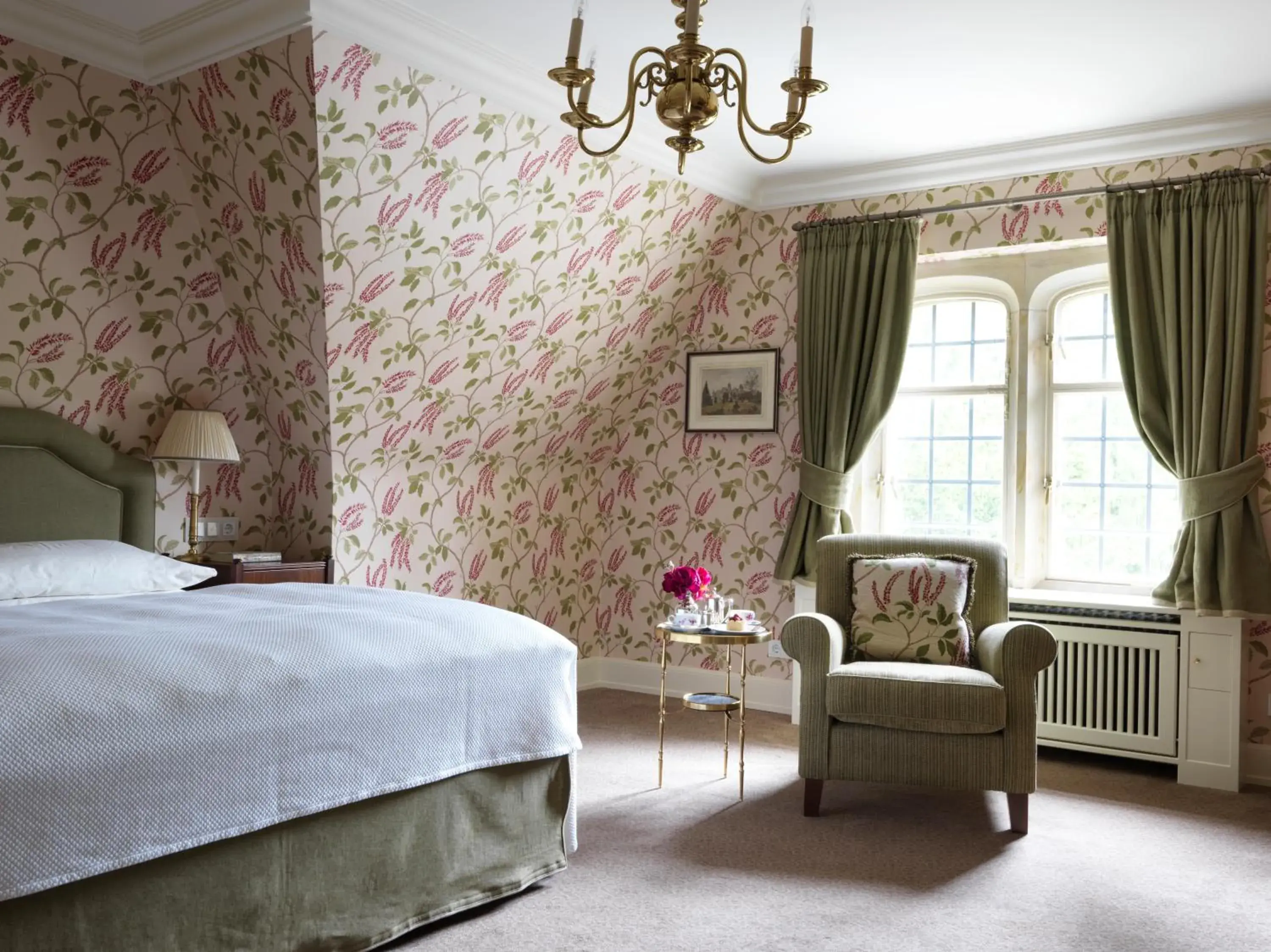 Bedroom, Bed in Schlosshotel Kronberg - Hotel Frankfurt Bedroom, Bed in Schlosshotel Kronberg - Hotel Frankfurt