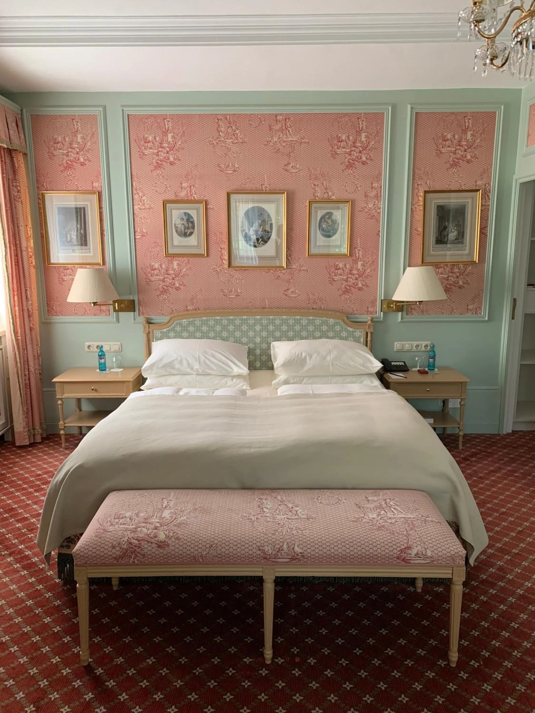 Bed in Schlosshotel Kronberg - Hotel Frankfurt