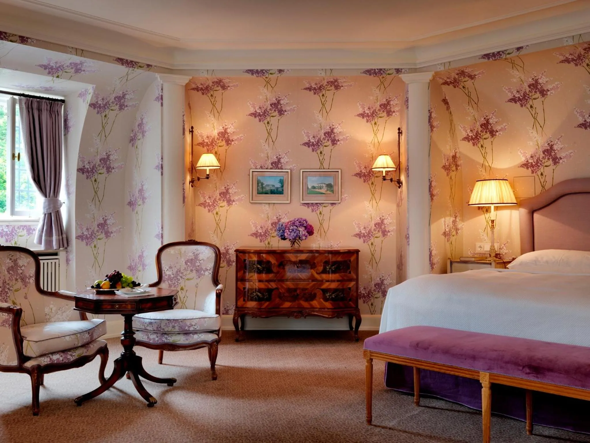 Photo of the whole room, Bed in Schlosshotel Kronberg - Hotel Frankfurt