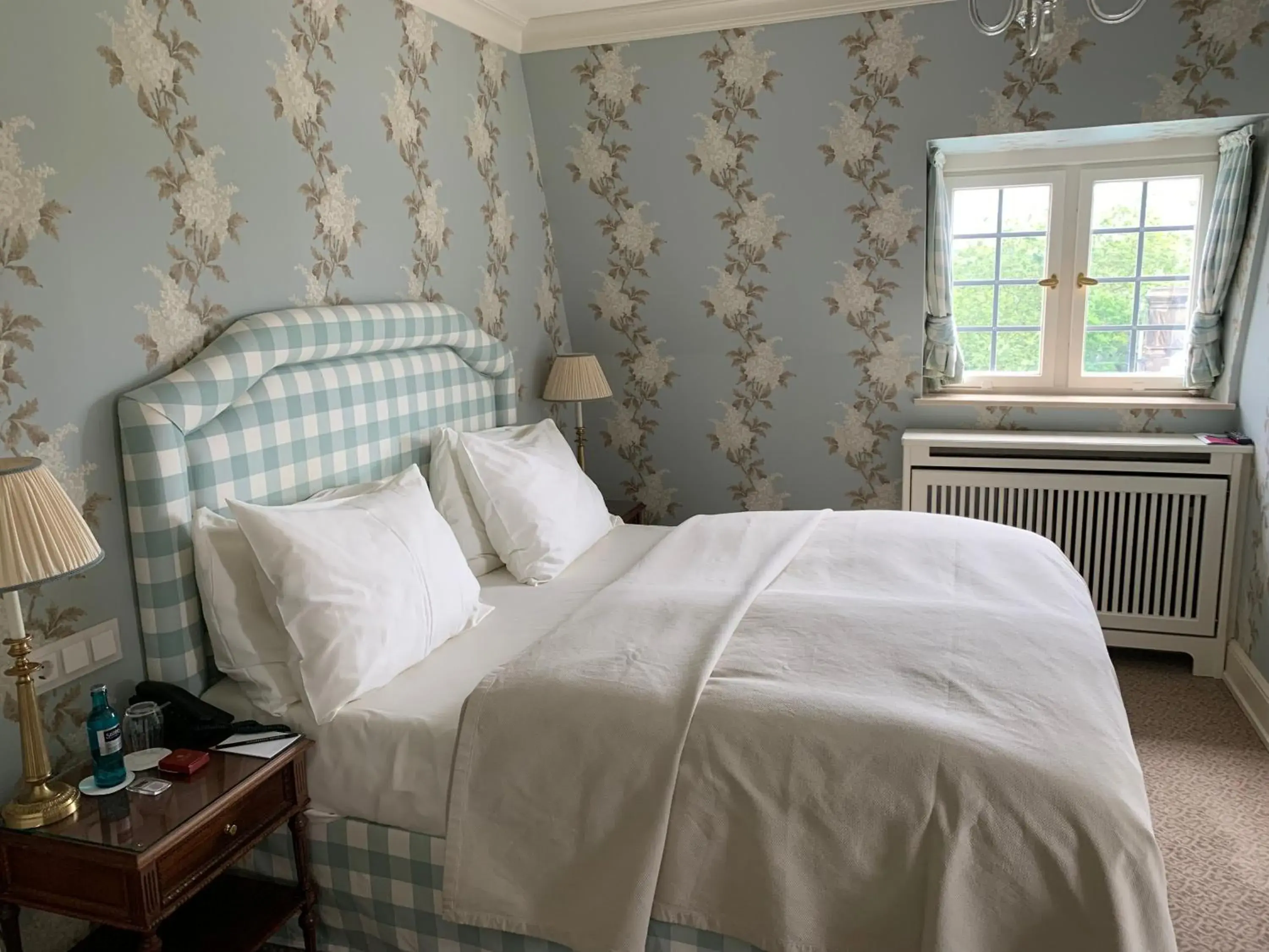 Bedroom, Bed in Schlosshotel Kronberg - Hotel Frankfurt Bedroom, Bed in Schlosshotel Kronberg - Hotel Frankfurt