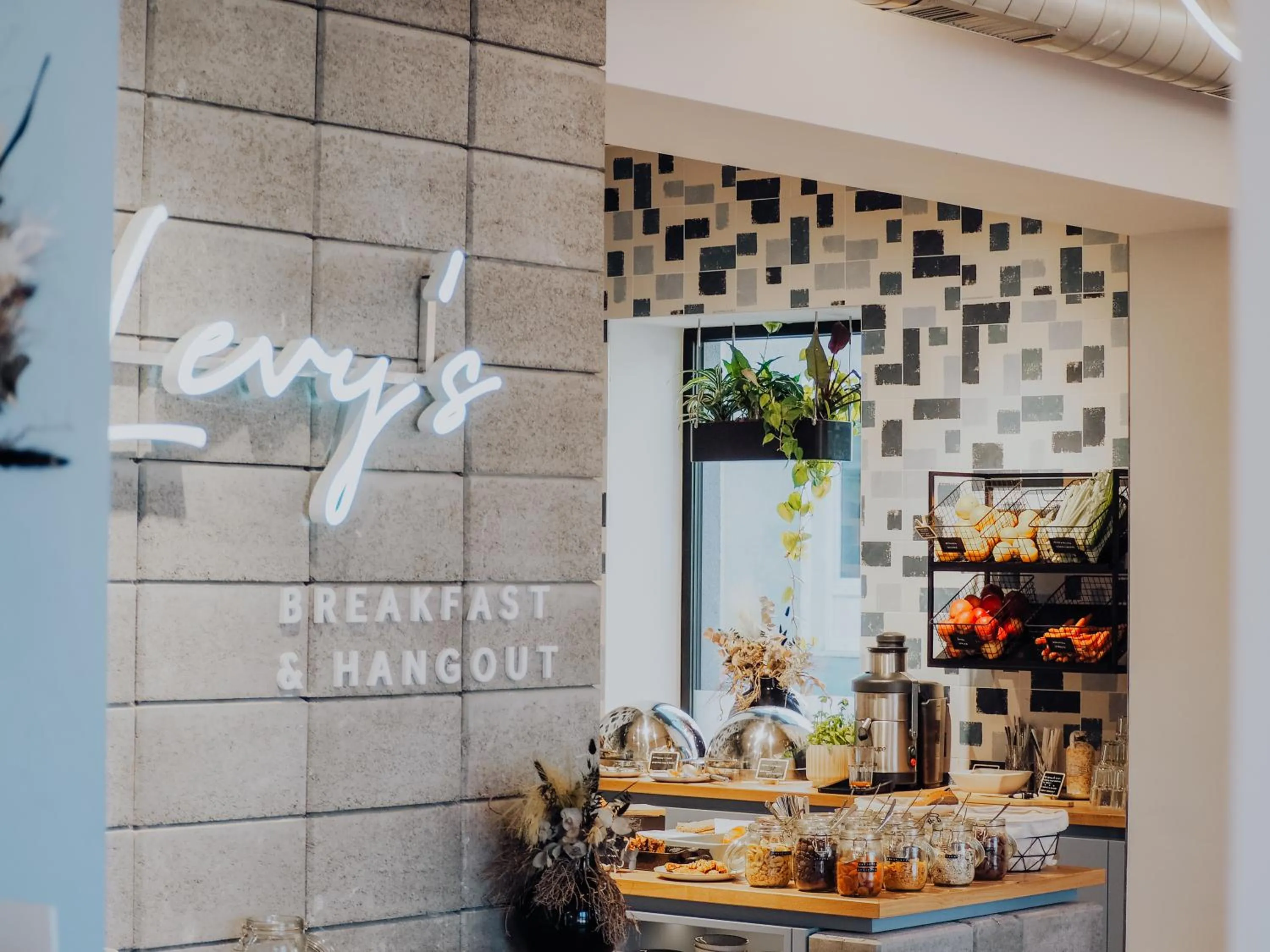 Breakfast in Levy's Rooms & Breakfast