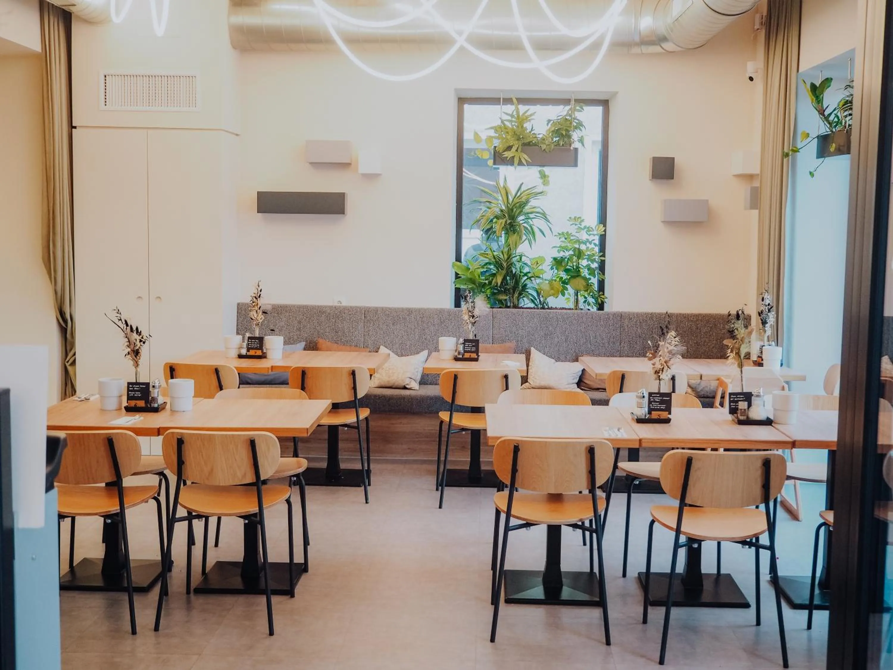 Restaurant/places to eat in Levy's Rooms & Breakfast