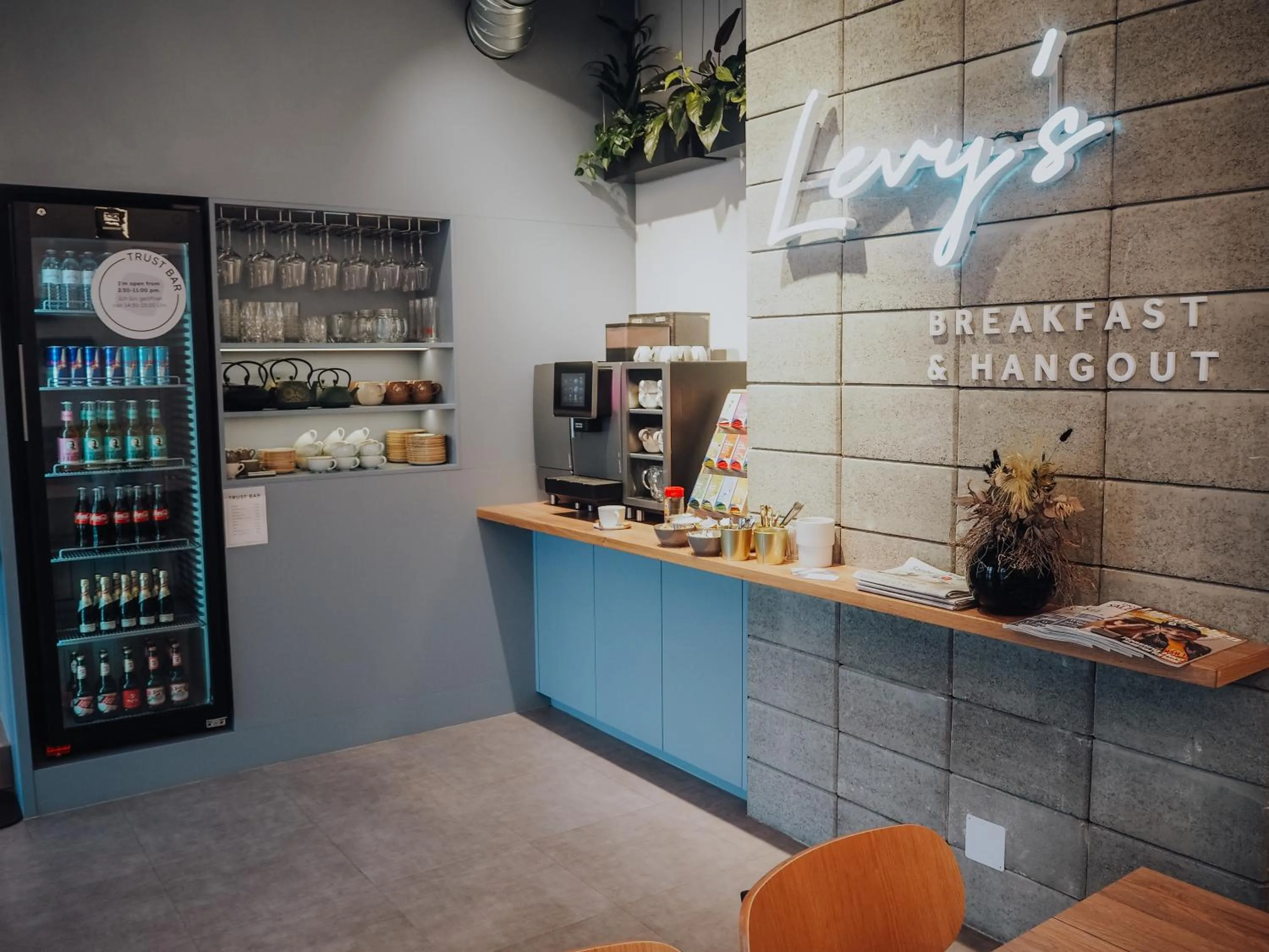 Coffee/tea facilities in Levy's Rooms & Breakfast