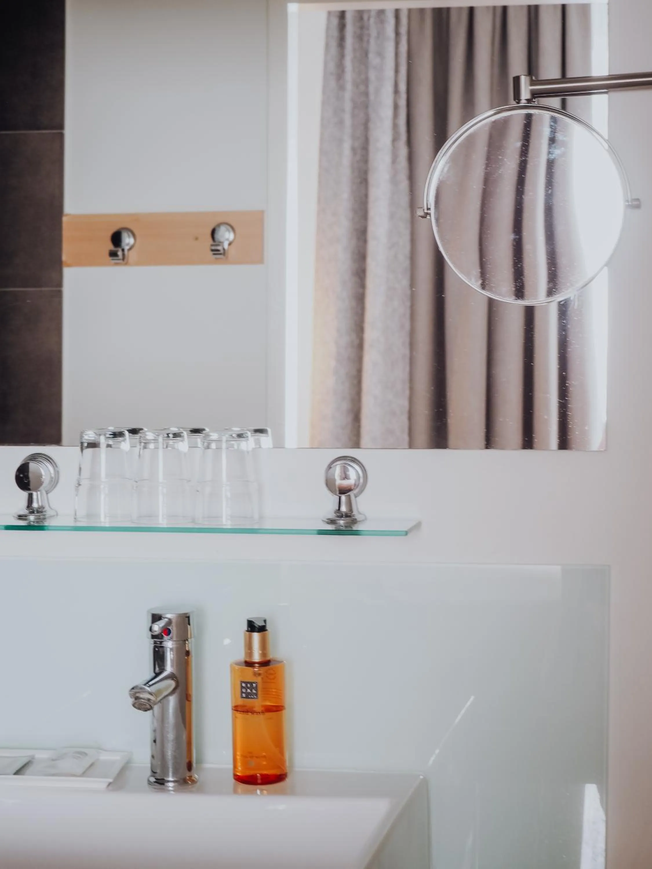 Bathroom in Levy's Rooms & Breakfast