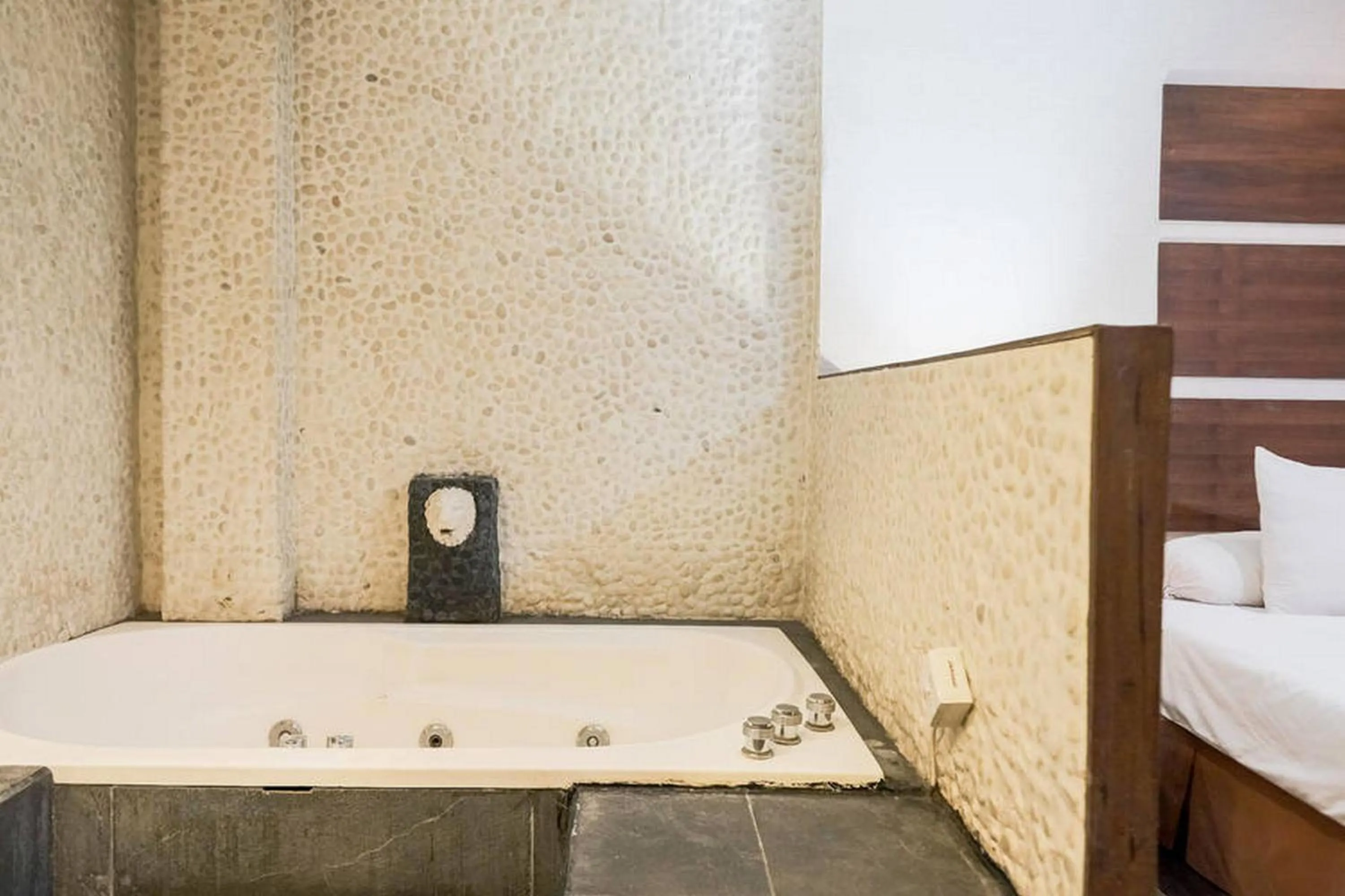 Bathroom, Bed in RedDoorz near Waterboom Lippo Cikarang