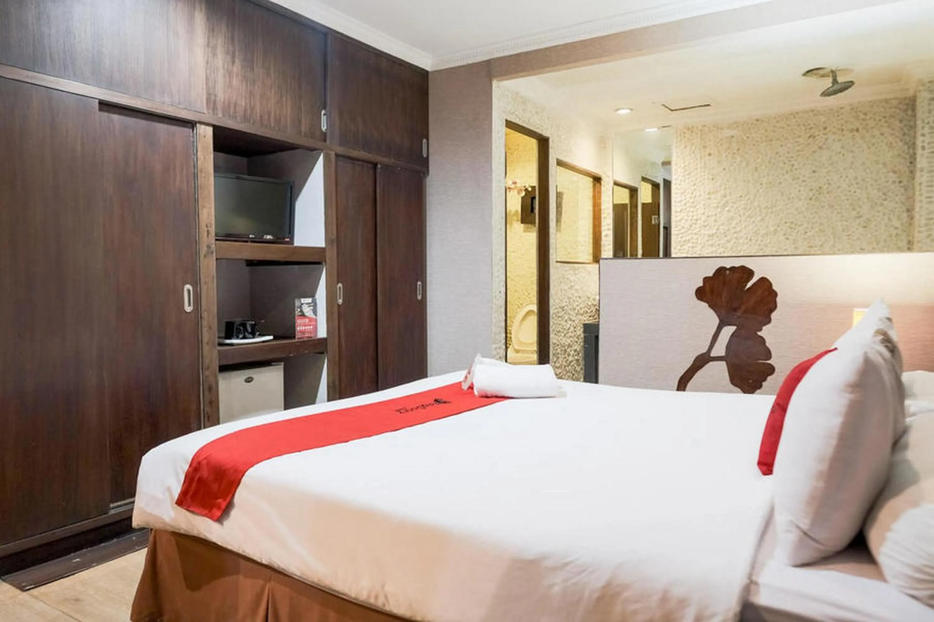 Bed in RedDoorz near Waterboom Lippo Cikarang